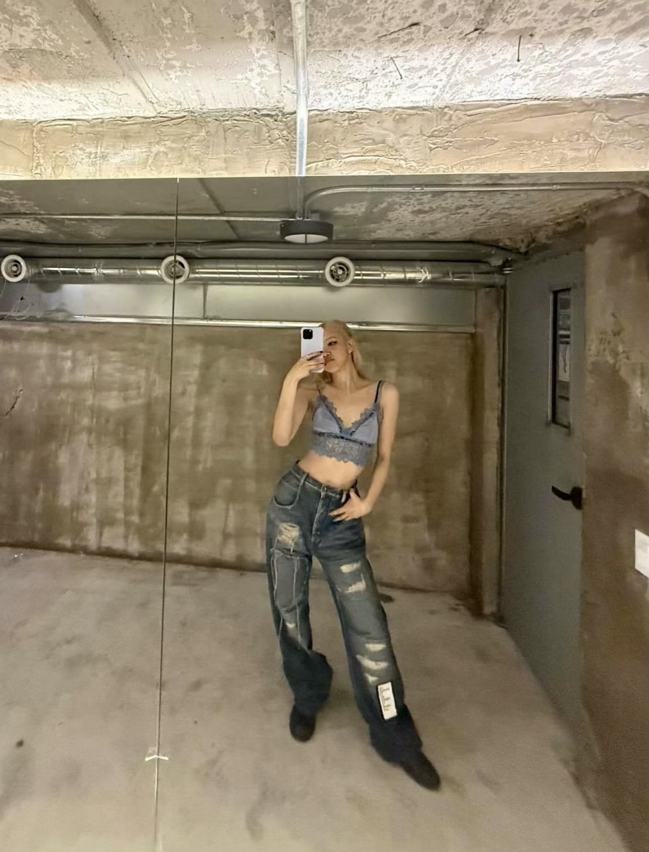 NO:500868,[Love] New [Love]!  Latest ANN 25NEW Rose same style of old patched jeans. Size SML, jeans, alexander wang19860909[爱心]新款[爱心]！最新ANN 25NEW Rose同款做旧补丁牛仔裤.尺码SML,,jeans,alexander wang,Women's clothing