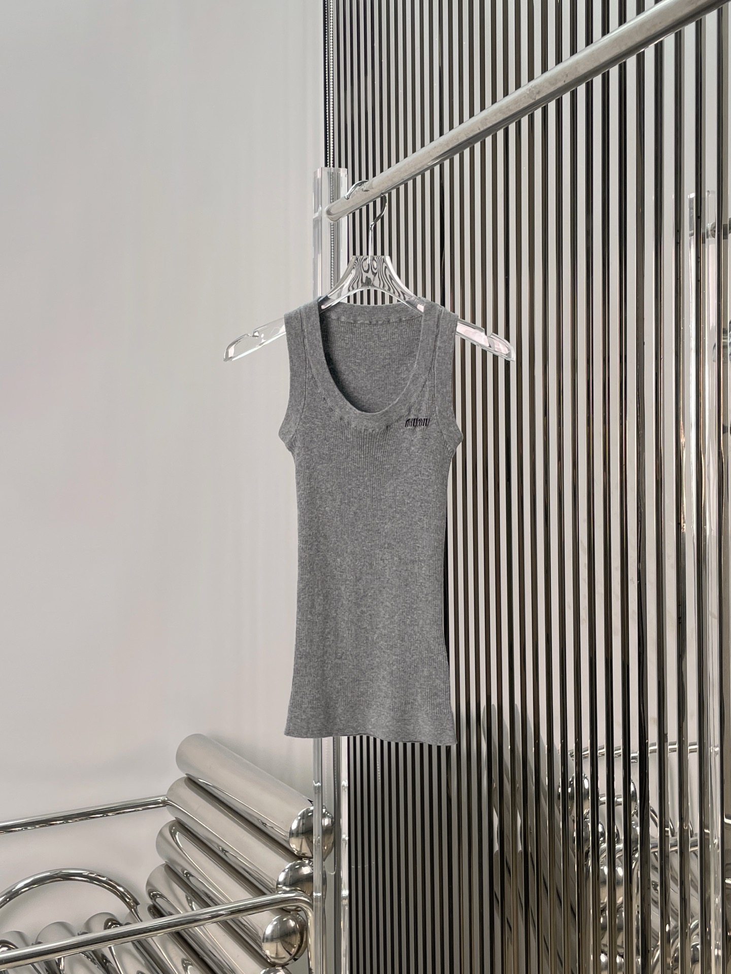 NO:505344,[Love] New [Love]!  Latest MIU 25NEW U-neck Knitted Vest. Size SML., miumiu,alexander wang19860909[爱心]新款[爱心]！最新MIU 25NEW U型领针织背心.尺码SML.,,miumiu,alexander wang,Women's clothing