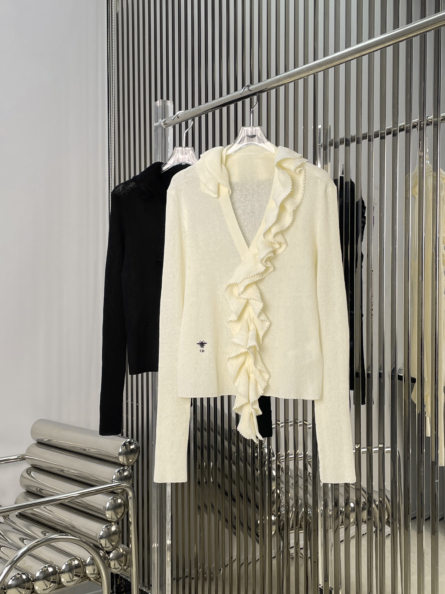 NO:507782,[Love] New [Love]!  Latest D 25NEW linen + mulberry silk knitted streamer cardigan. Color black and white. Size SML.P, alexander wang19860909[爱心]新款[爱心]！最新D 25NEW 亚麻+桑蚕丝针织飘带开衫.颜色黑、白.尺码SML.P,,alexander wang,Women's clothing