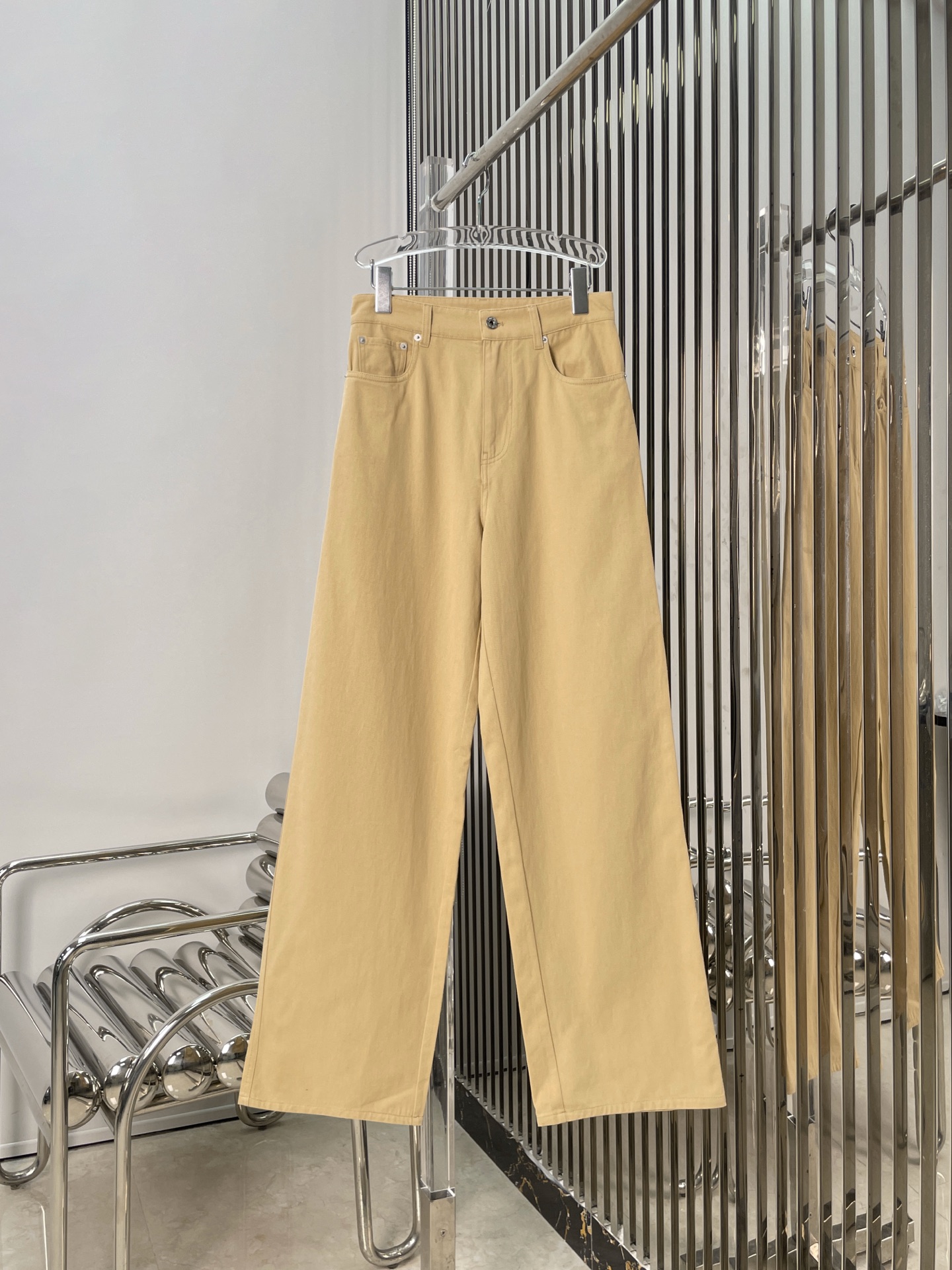 NO:507796,[Love] New [Love]!  Latest MIU 25NEW alphabet chapter khaki wash water used jeans. Size SML., miumiu, jeans, alexander wang19860909[爱心]新款[爱心]！最新MIU 25NEW 字母章仔卡其色洗水做旧牛仔裤.尺码SML.,,miumiu,jeans,alexander wang,Women's clothing