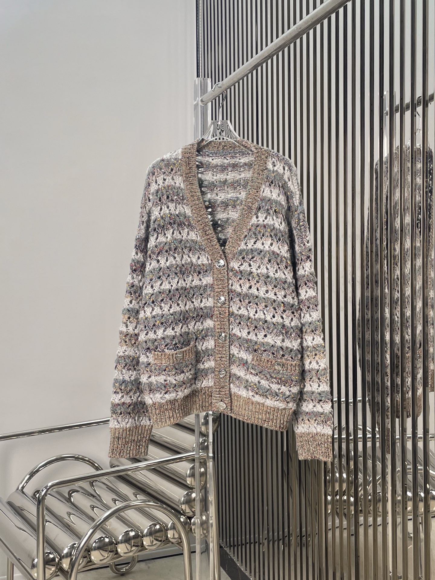 NO:517258,[Love] New [Love]!  Latest CH 25NEW Xiaoxiangfeng Handicraft Knitted Cardigan. Size SML.,,alexander wang19860909[爱心]新款[爱心]！最新CH 25NEW 小香风手工坊针织开衫.尺码SML.,,alexander wang,Women's clothing