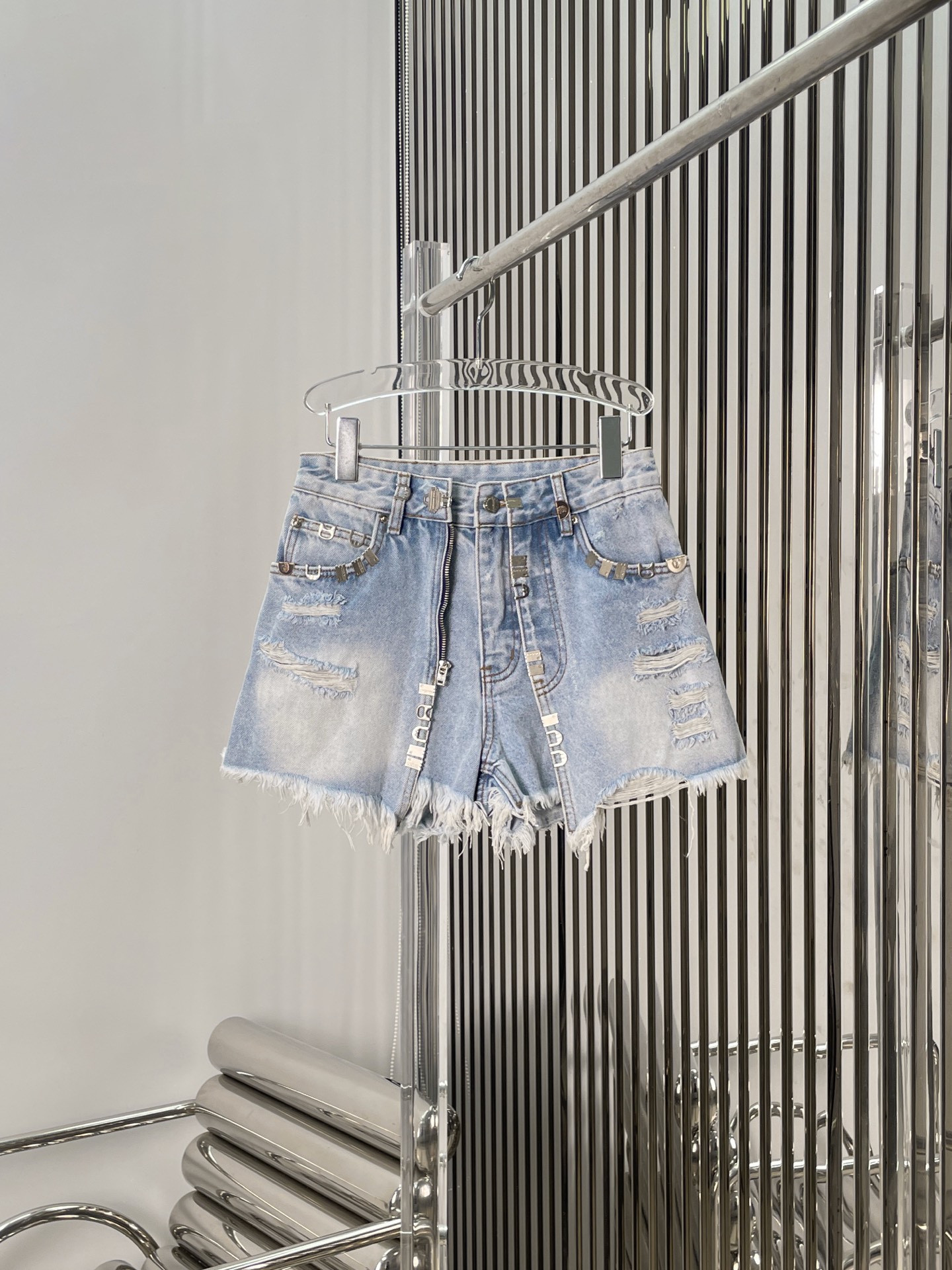 NO:534261,[Love] New [Love]!  Latest AW 25NEW heavy metal rock denim vest + denim skirt pants. Size SML shorts, skirts, shorts, alexander wang19860909[爱心]新款[爱心]！最新AW 25NEW 重金属摇滚牛仔马甲+牛仔裙裤.尺码SML短裤,,skirts,shorts,alexander wang,Women's clothing