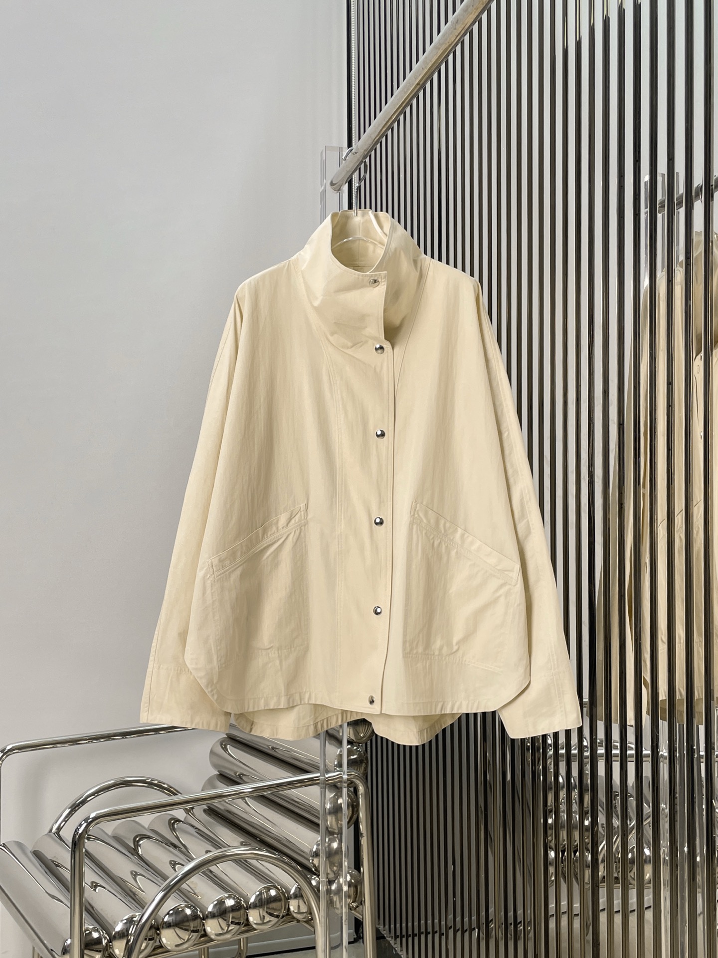 NO:560960,[Love] New style [Love]!  The latest TOT 25NEW minimalist style short windbreaker. Size SML.,,alexander wang19860909[爱心]新款[爱心]！最新TOT 25NEW 极简风短款风衣.尺码SML.,,alexander wang,Women's clothing