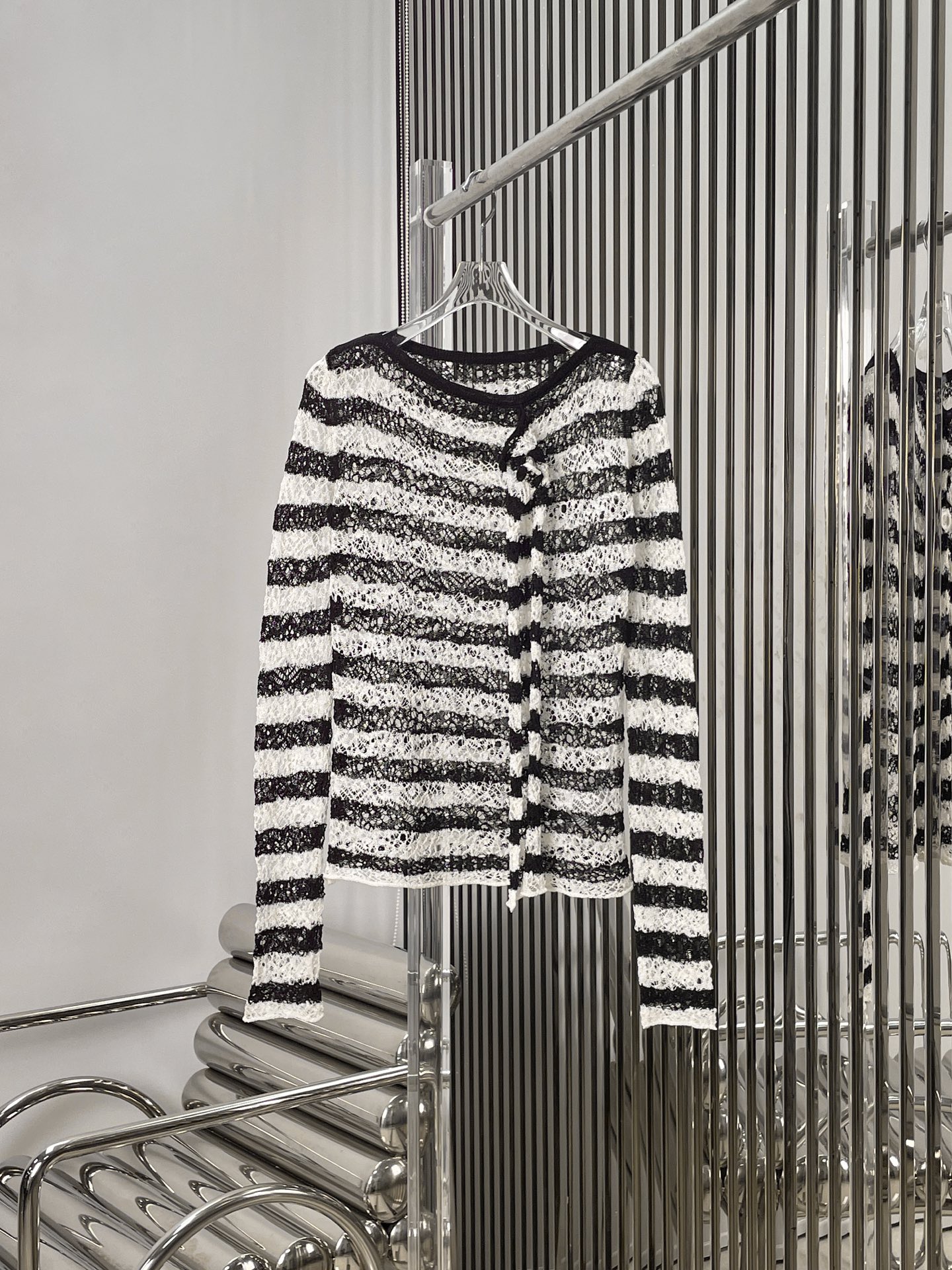 NO:560978,[Love] New style [Love]!  The latest D 25NEW striped hand hook hollow one-shoulder sweater (with silk lining). Size SML.P,,alexander wang19860909[爱心]新款[爱心]！最新D 25NEW 条纹手勾镂空一字肩针织衫（配丝质内衬）.尺码SML.P,,alexander wang,Women's clothing