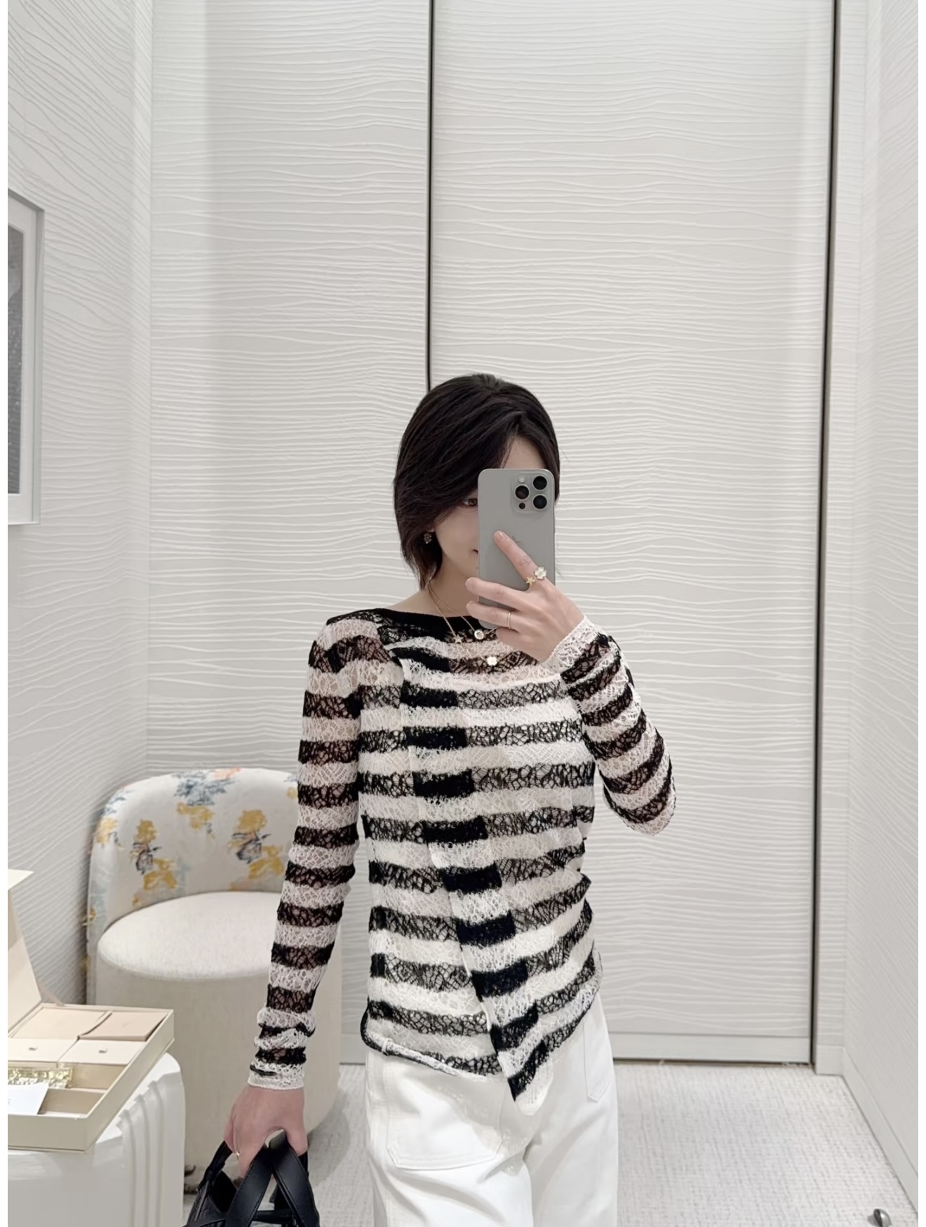 NO:560983,[Love] New style [Love]!  The latest D 25NEW striped hand hook hollow one-shoulder sweater (with silk lining). Size SML.,,alexander wang19860909[爱心]新款[爱心]！最新D 25NEW 条纹手勾镂空一字肩针织衫（配丝质内衬）.尺码SML.,,alexander wang,Women's clothing