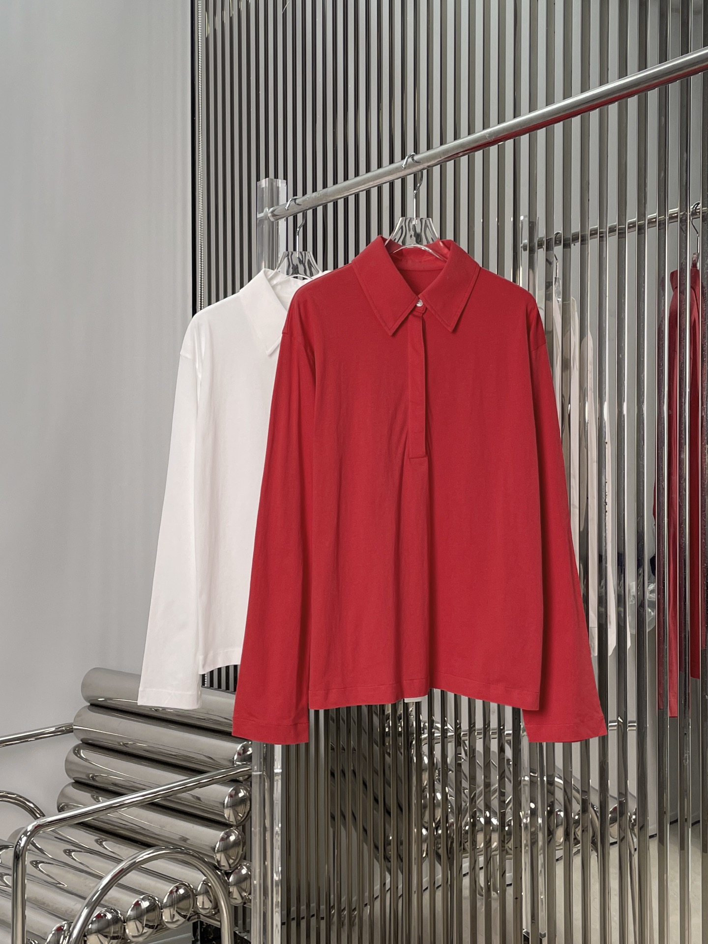 NO:561821,[Love] New style [Love]!  The latest THE R 25NEW minimalist style lapel long-sleeved POLO top. Color white, red. Size SML.P,,alexander wang19860909[爱心]新款[爱心]！最新THE R 25NEW 极简风翻领长袖POLO上衣.颜色白、红.尺码SML.P,,alexander wang,Women's clothing