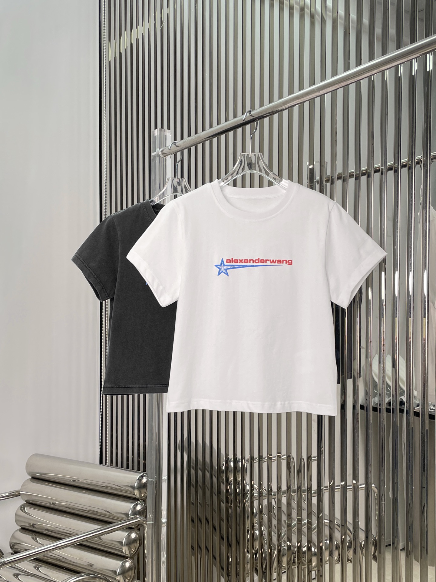 NO:562851,[Love] New style [Love]!  The latest AW 25NEW five-pointed star printed hot diamond T-shirt. Color black, white. Size SML.,,tees,t-shirt,alexander wang19860909[爱心]新款[爱心]！最新AW 25NEW 五角星印花烫钻T恤.颜色黑、白.尺码SML.,,tees，t-shirt,alexander wang,Women's clothing