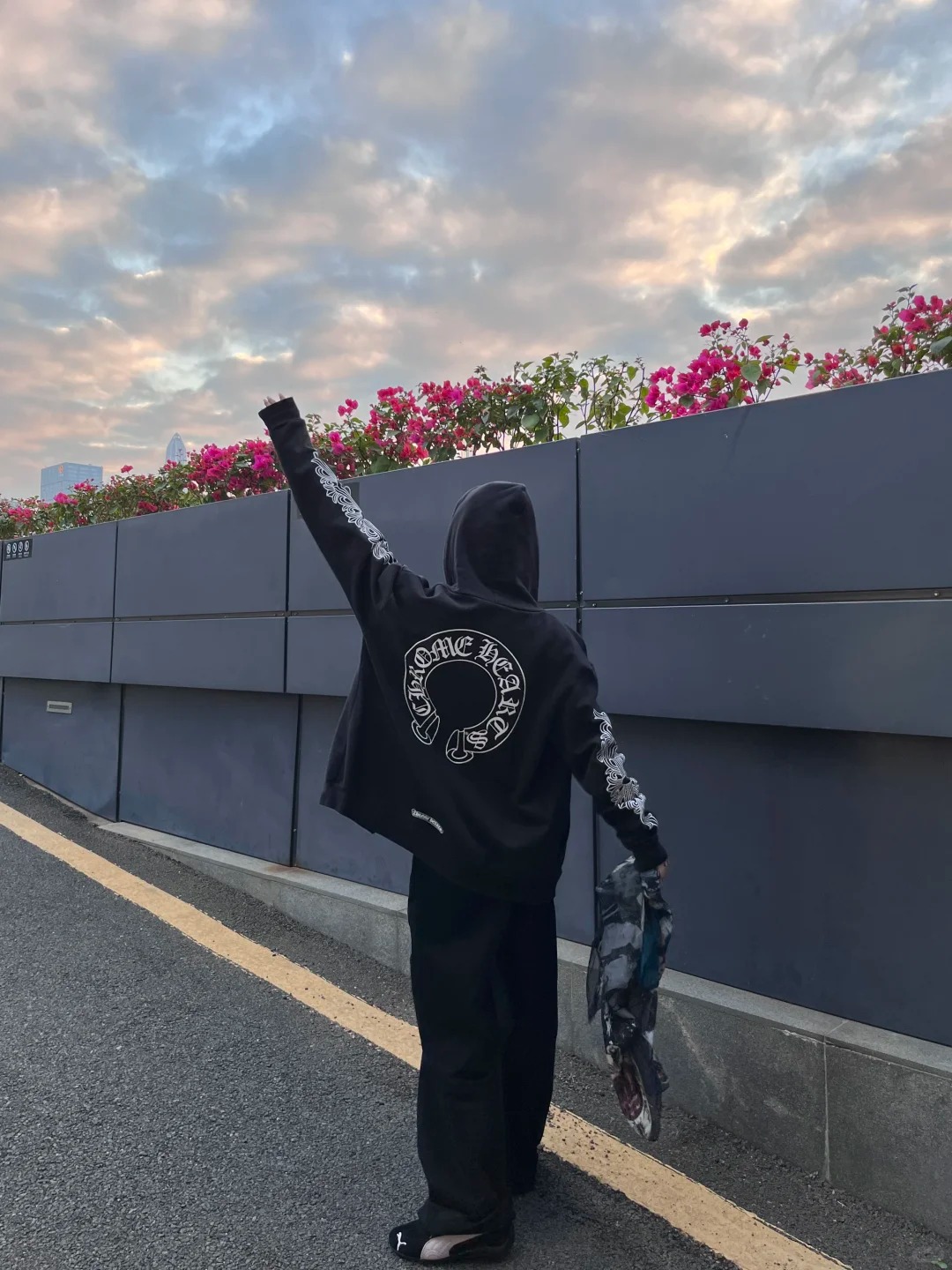 NO:563748,[Love] New style [Love]!  The latest CH 25NEW angel wings zipper hooded sweatshirt. Color black, white. Size SML.,,hoodie,sweatshirts,hats,alexander wang19860909[爱心]新款[爱心]！最新CH 25NEW 天使翅膀拉链连帽卫衣.颜色黑、白.尺码SML.,,hoodie,sweatshirts,hats,alexander wang,Women's clothing