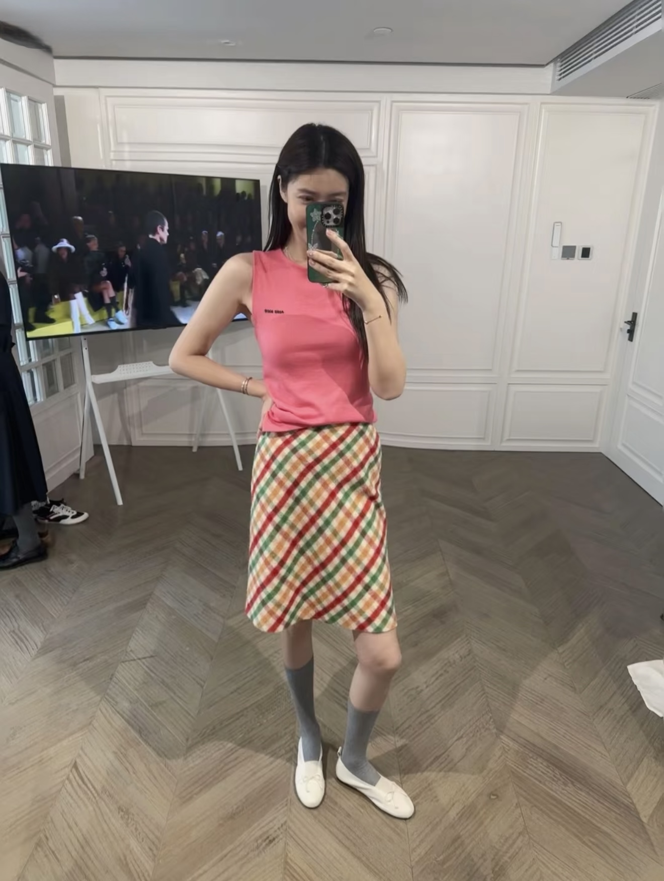 NO:565067,[Love] New style [Love]!  The latest MIU 25NEW cashmere knitted vest. Color pink, white. Size SML.P,,miumiu,alexander wang19860909[爱心]新款[爱心]！最新MIU 25NEW 羊绒针织背心.颜色粉、白.尺码SML.P,,miumiu,alexander wang,Women's clothing