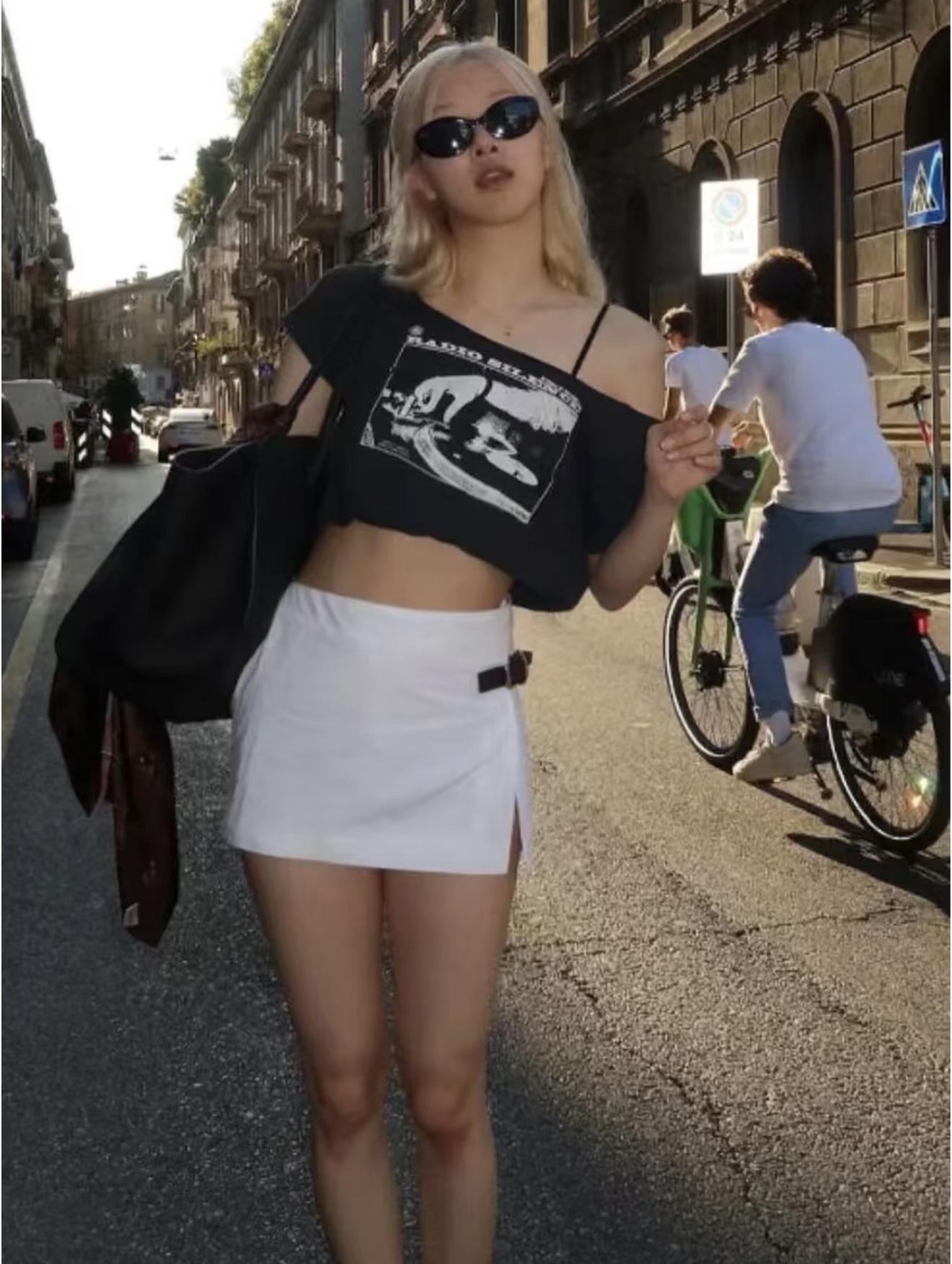 NO:565075,[Love] New style [Love]!  The latest 25NEW Rose same style slit belt skirt. Size SML.,,skirts,alexander wang19860909[爱心]新款[爱心]！最新 25NEW Rose同款开衩皮带半裙.尺码SML.,,skirts,alexander wang,Women's clothing