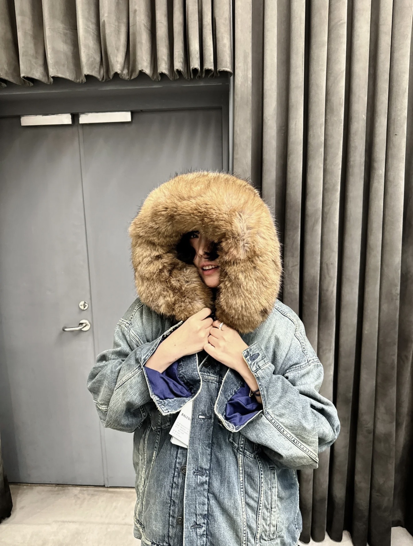 NO:566849,[Love] New style [Love]!  The latest BA 25NEW wolf fur collar washed and distressed denim jacket. Size SML.,,jackets & coats,alexander wang19860909[爱心]新款[爱心]！最新BA 25NEW 狼毛毛领洗水做旧牛仔外套.尺码SML.,,jackets & coats,alexander wang,Women's clothing