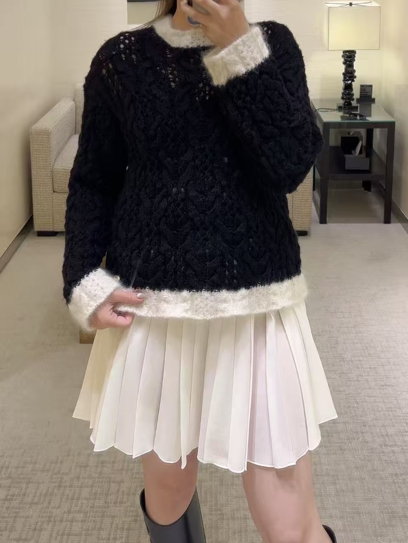 NO:566839,[Love] New style [Love]!  The latest CH 25NEW wool splicing high proportion mohair crew neck sweater. Color black and white. Size SML.,,sweaters,alexander wang19860909[爱心]新款[爱心]！最新CH 25NEW 羊毛拼接高比例马海毛圆领毛衣.颜色黑、白.尺码SML.,,sweaters,alexander wang,Women's clothing