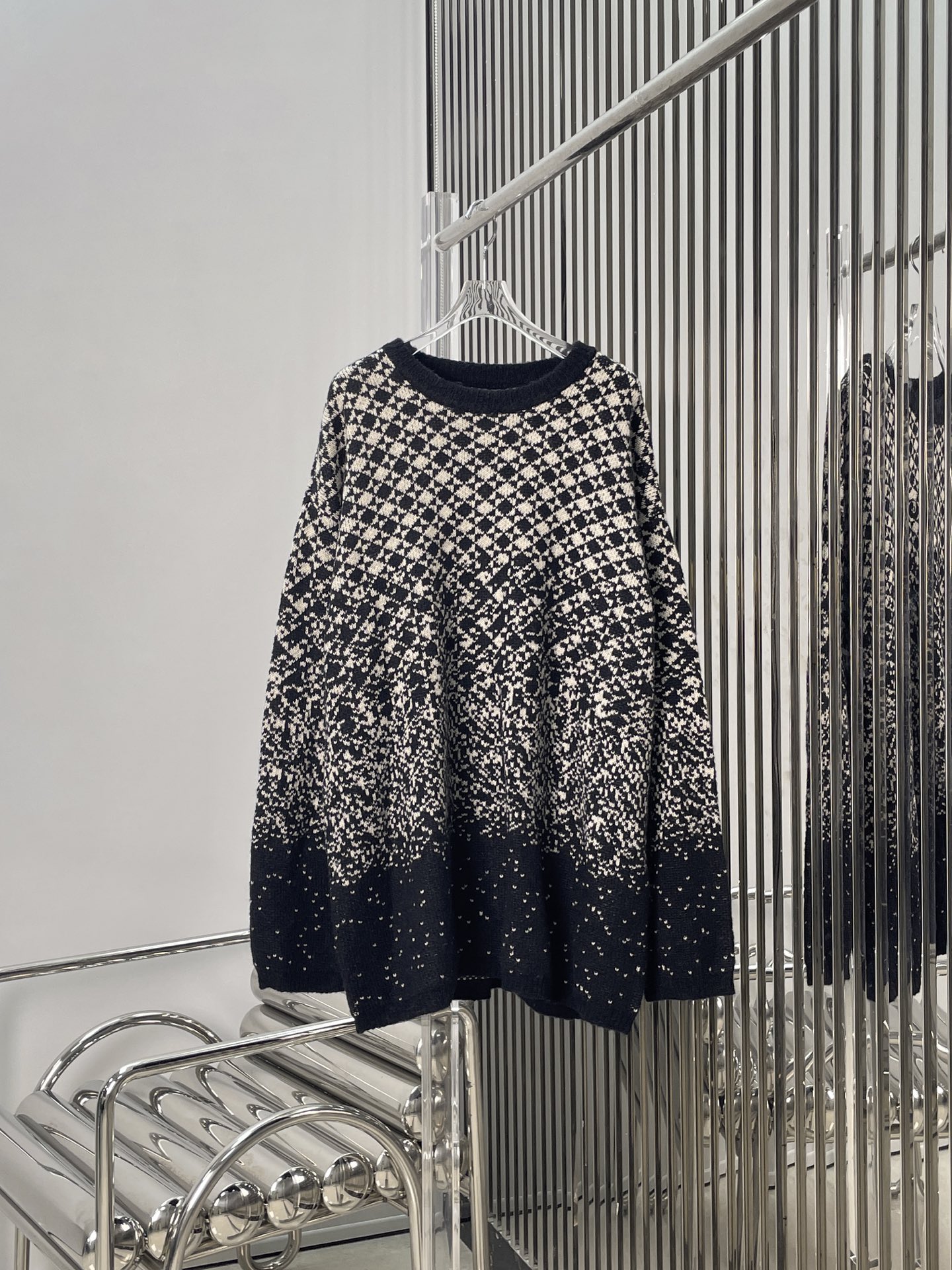 NO:568873,[Love] New style [Love]!  The latest MM6 25NEW lazy style relaxed checkerboard sweater. Size SML.,,masion margiela,sweaters,alexander wang19860909[爱心]新款[爱心]！最新MM6 25NEW 慵懒风松弛感棋盘格毛衣.尺码SML.,,masion margiela,sweaters,alexander wang,Women's clothing