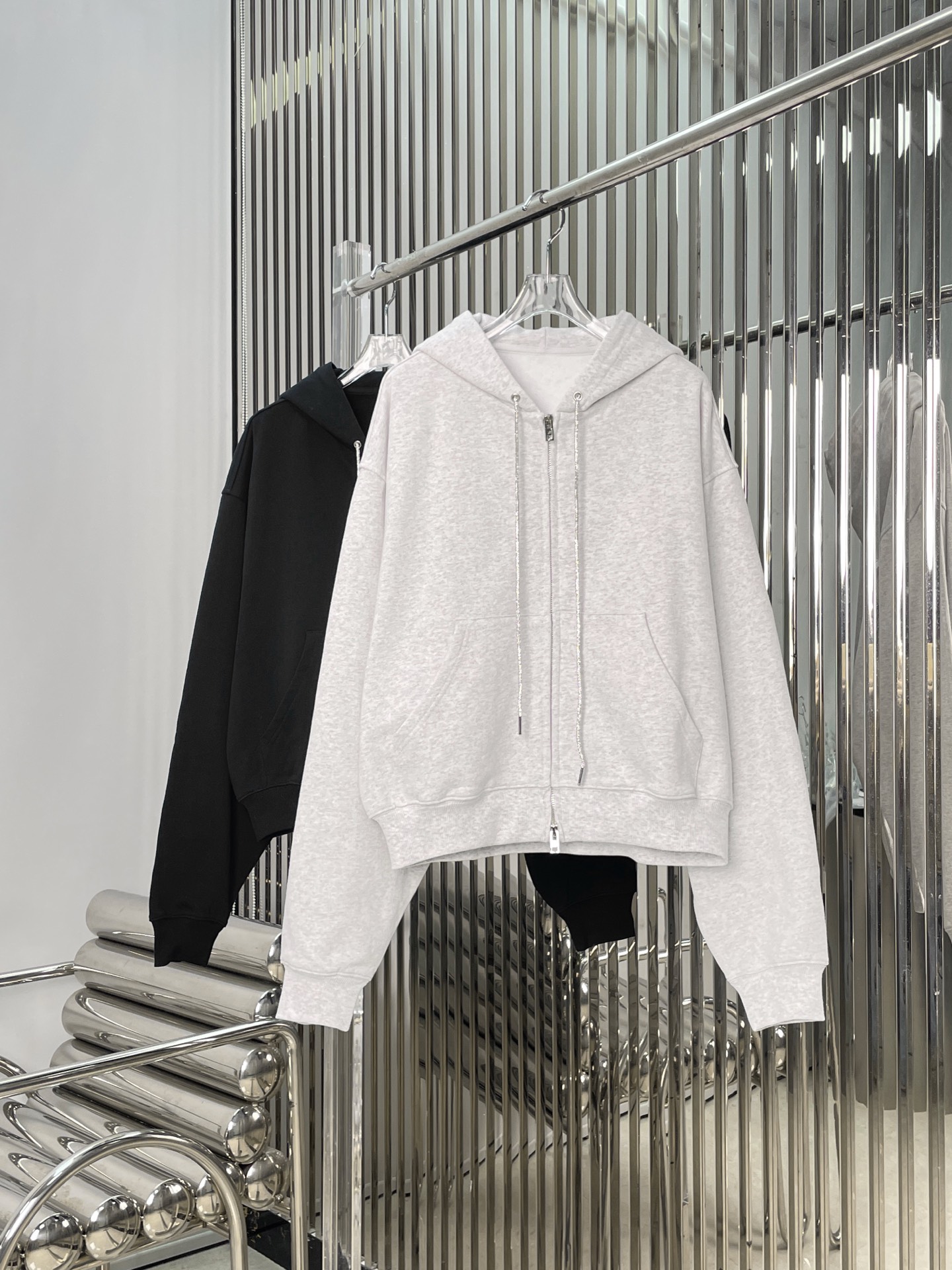 NO:892624,Sweatshirt and sweatpants [love] new style [love]!  The latest AW 26NEW diamond chain drawstring hooded sweatshirt + sweatpants. Color black, gray. Size SML.,,hoodie,sweatshirts,hats,19860909卫衣  卫裤 [爱心]新款[爱心]！最新AW 26NEW 钻链抽绳连帽卫衣+卫裤.颜色黑、灰.尺码SML.,,hoodie,sweatshirts,hats,,Women's clothing