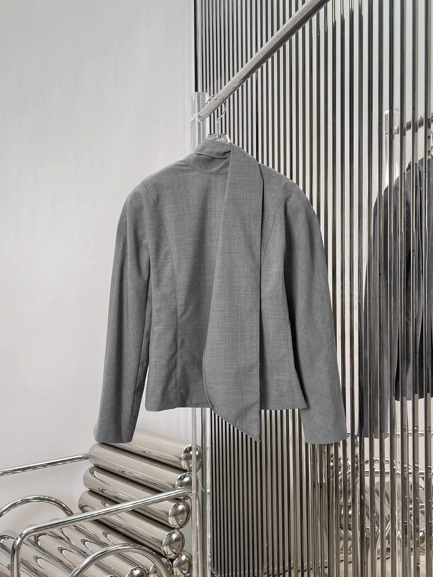 NO:577485,[Love] New style [Love]!  The latest JACQ 25NEW worsted wool ribbon shirt + worsted wool belt suit shorts (with belt) size SML. on, shorts, shirts, business suit, alexander wang19860909[爱心]新款[爱心]！最新JACQ 25NEW 精纺羊毛飘带衬衫+精纺羊毛腰带西装短裤（配腰带）尺码SML.上,,shorts,shirts,business suit,alexander wang,Women's clothing