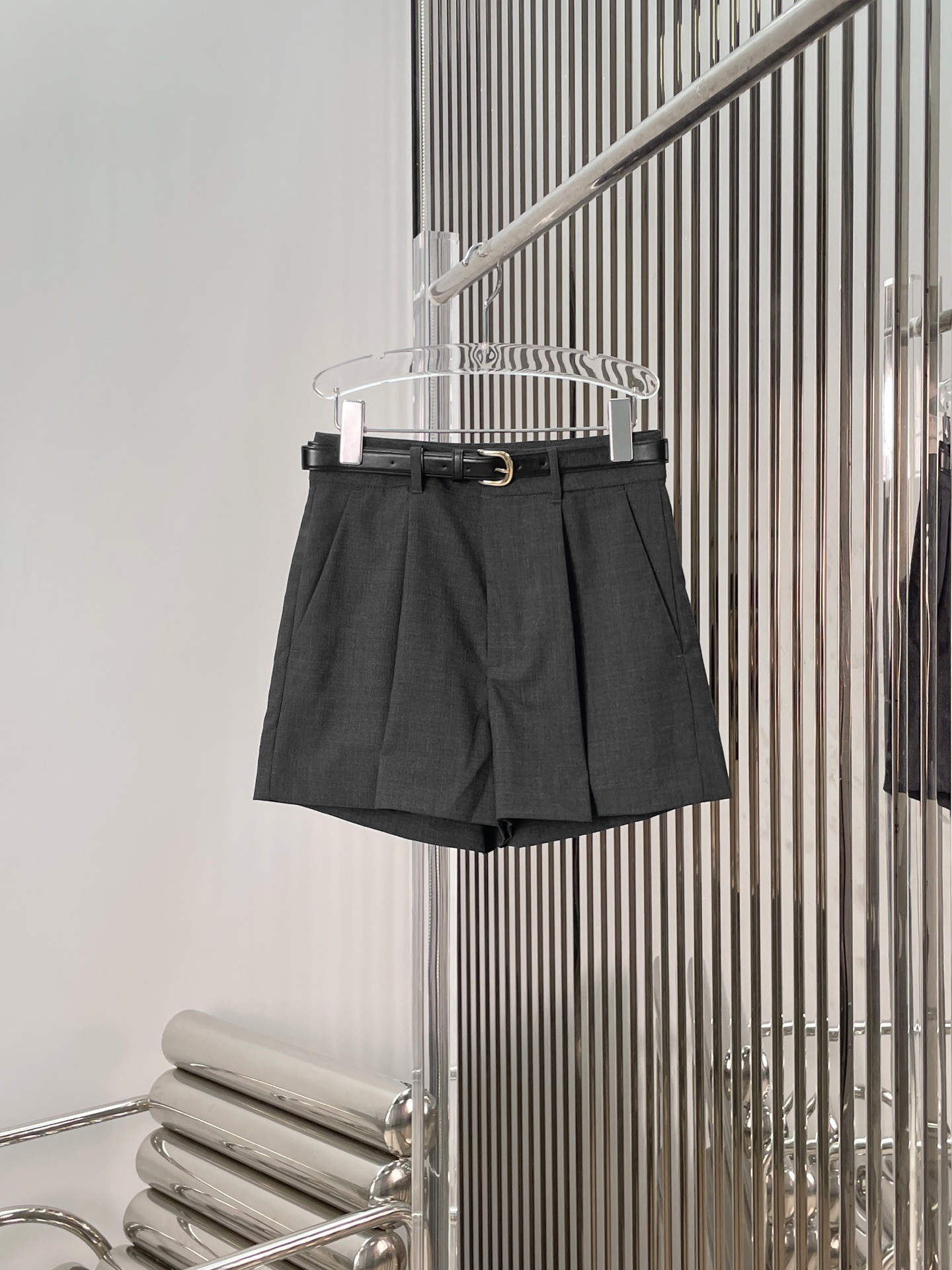 NO:577478,[Love] New style [Love]!  The latest JACQ 25NEW worsted wool ribbon shirt + worsted wool belt suit shorts (with belt) size SML,,shorts,shirts,business suit,alexander wang19860909[爱心]新款[爱心]！最新JACQ 25NEW 精纺羊毛飘带衬衫+精纺羊毛腰带西装短裤（配腰带）尺码SML,,shorts,shirts,business suit,alexander wang,Women's clothing