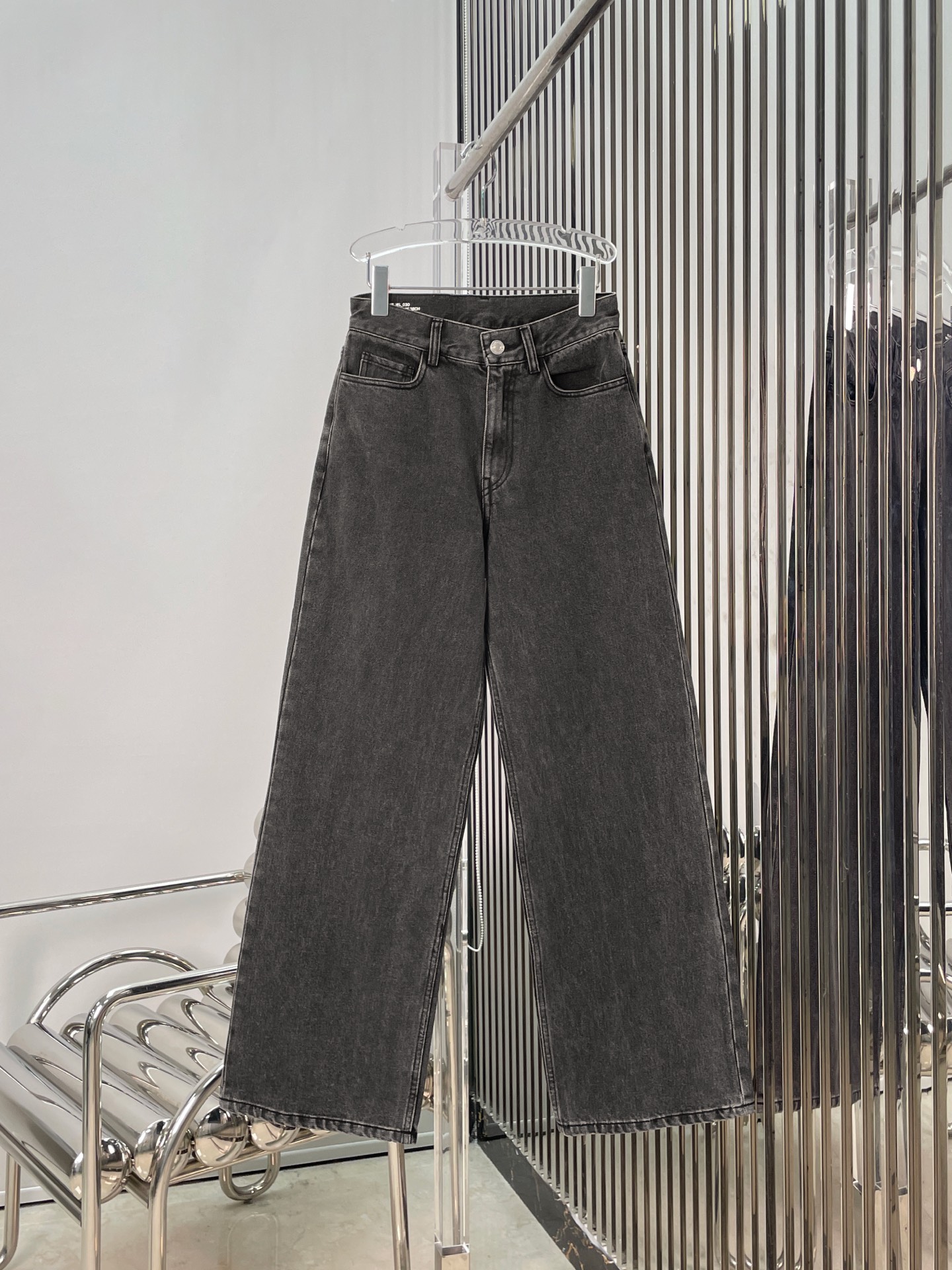 NO:577496,[Love] New style [Love]!  The latest CE 25NEW charcoal gray washed distressed jeans. Size SML.,,jeans,alexander wang19860909[爱心]新款[爱心]！最新CE 25NEW 炭灰色洗水做旧松弛感牛仔裤.尺码SML.,,jeans,alexander wang,Women's clothing