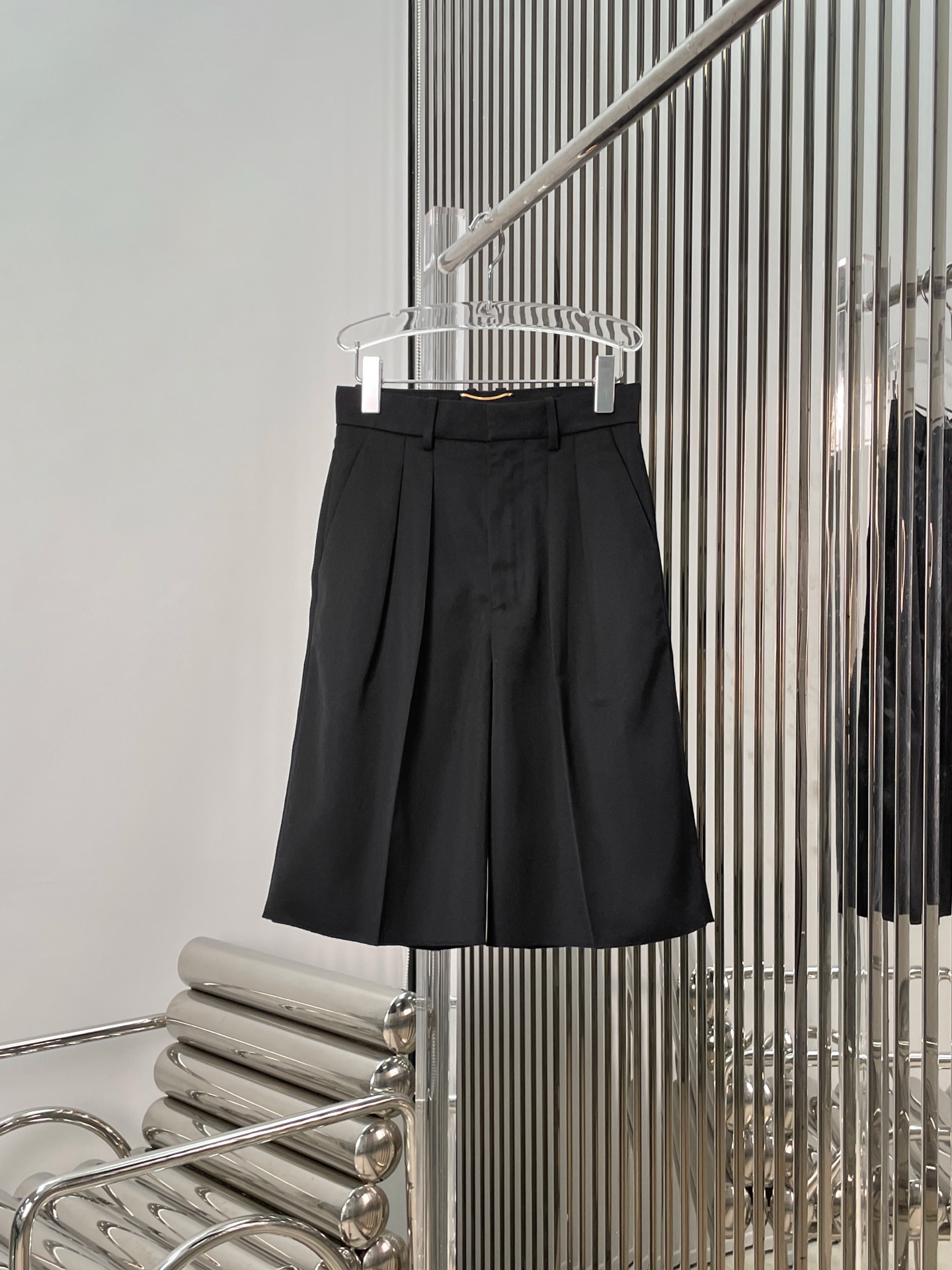 NO:875122,[Love] New style [Love]!  The latest SLP 26NEW worsted wool smoking pants. Size SML.,,loro piana,19860909[爱心]新款[爱心]！最新SLP 26NEW 精纺羊毛吸烟装中裤.尺码SML.,,loro piana,,Women's clothing