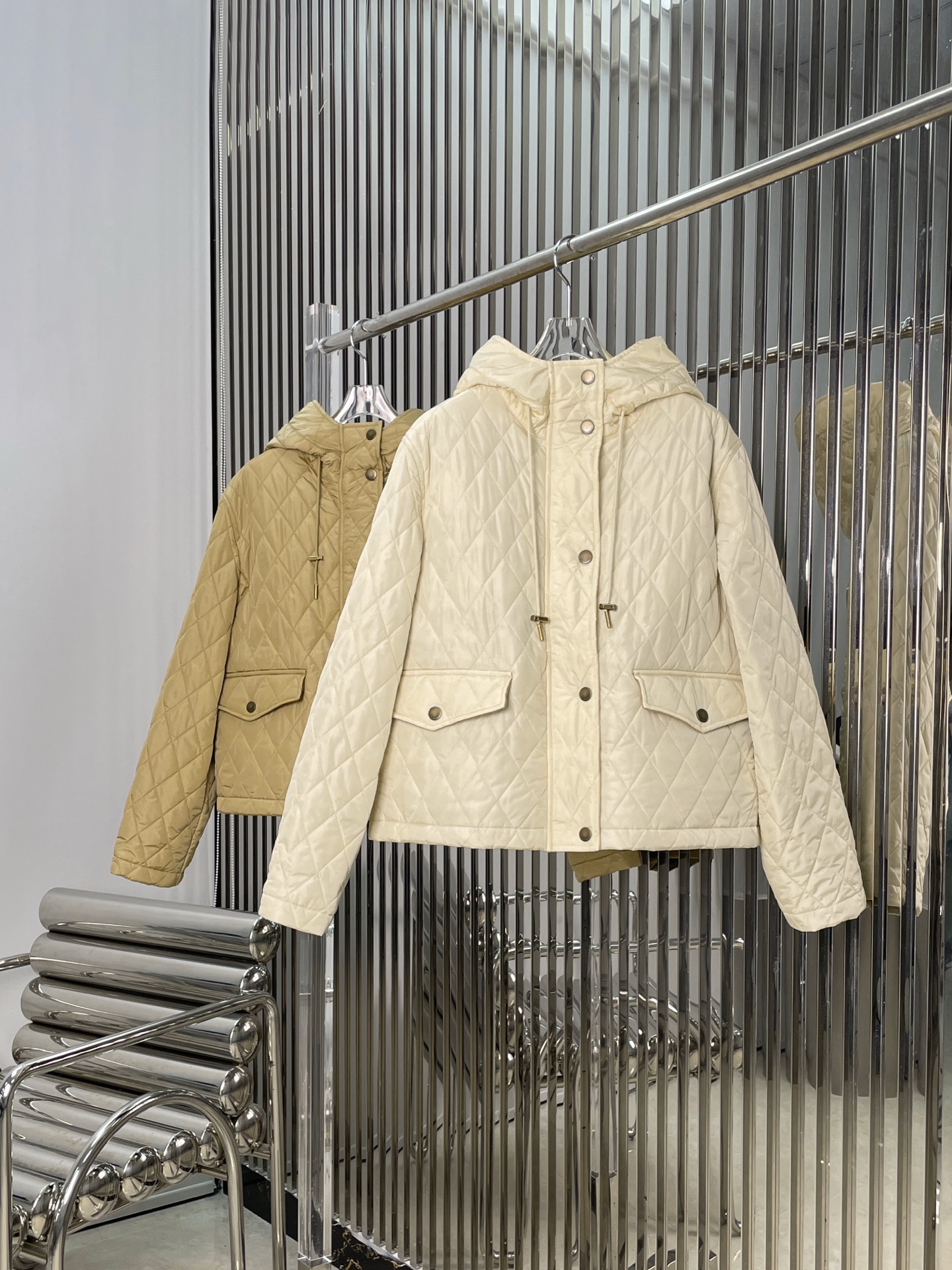 NO:578794,[Love] New style [Love]!  The latest BBR 25NEW diamond pattern cotton old money style hooded cotton jacket. Color: gold, white. Size SML.,,jackets & coats,hats,alexander wang19860909[爱心]新款[爱心]！最新BBR 25NEW 菱格纹间棉老钱风连帽棉服外套.颜色:金、白.尺码SML.,,jackets & coats,hats,alexander wang,Women's clothing