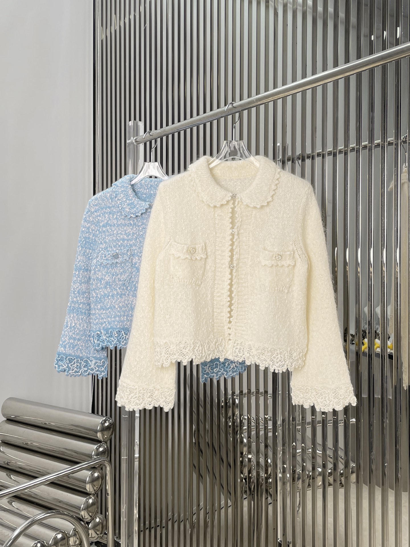 NO:588442,[Love] New style [Love]!  The latest CH 25NEW Xiaoxiangfeng lace knitted cardigan + skirt. Color blue, white. Size SML. Top,,skirts,alexander wang19860909[爱心]新款[爱心]！最新CH 25NEW 小香风花边针织开衫+半裙.颜色蓝、白.尺码SML.上,,skirts,alexander wang,Women's clothing