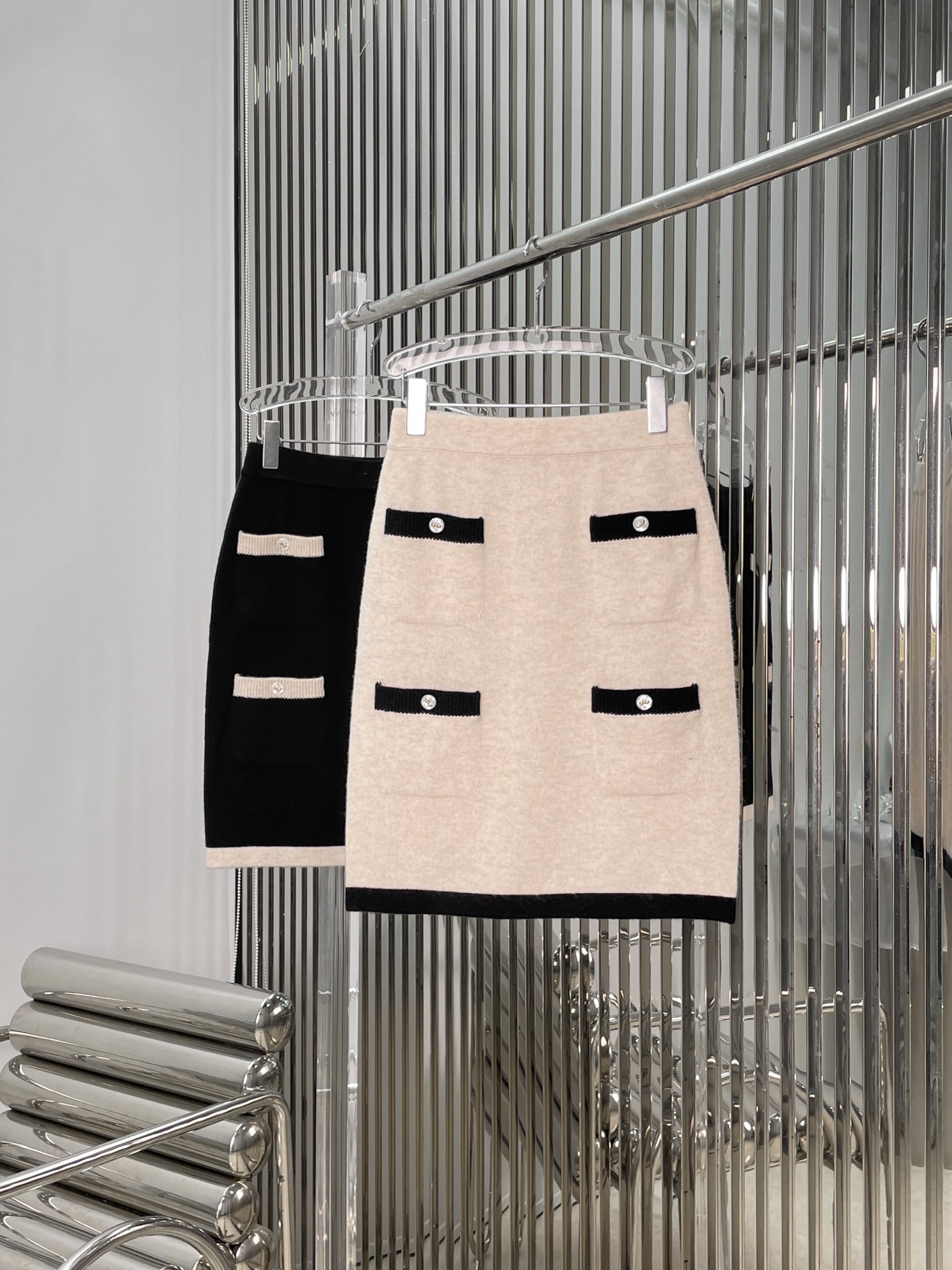 NO:588433,[Love] New style [Love]!  The latest CH 25NEW Xiaoxiangfeng cashmere knitted cardigan + skirt. Color black, apricot. Size SML,,skirts,alexander wang19860909[爱心]新款[爱心]！最新CH 25NEW 小香风羊绒针织开衫+半裙.颜色黑、杏.尺码SML,,skirts,alexander wang,Women's clothing