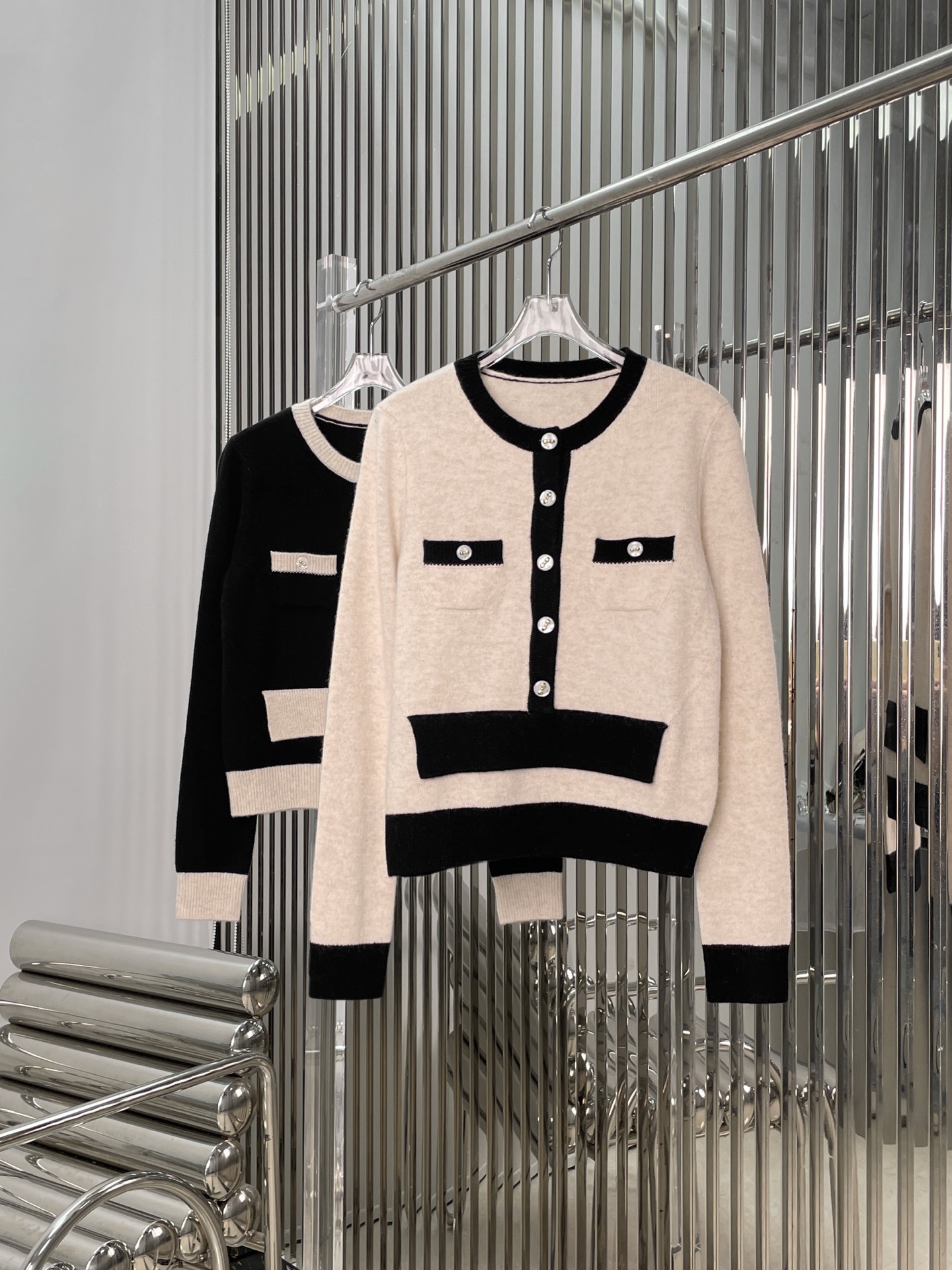 NO:588429,[Love] New style [Love]!  The latest CH 25NEW Xiaoxiangfeng cashmere knitted cardigan + skirt. Color black, apricot. Size SML. Open,,skirts,alexander wang19860909[爱心]新款[爱心]！最新CH 25NEW 小香风羊绒针织开衫+半裙.颜色黑、杏.尺码SML.开,,skirts,alexander wang,Women's clothing