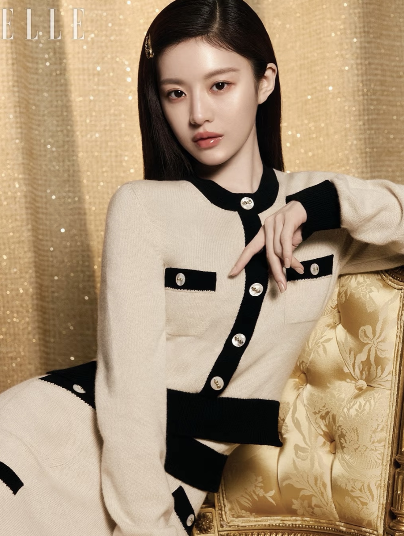 NO:588437,Cardigan. Skirt. [Love] New style [Love]!  The latest CH 25NEW Xiaoxiangfeng cashmere knitted cardigan + skirt. Color black, apricot. Size SML.,,skirts,alexander wang19860909开衫.半裙.[爱心]新款[爱心]！最新CH 25NEW 小香风羊绒针织开衫+半裙.颜色黑、杏.尺码SML.,,skirts,alexander wang,Women's clothing