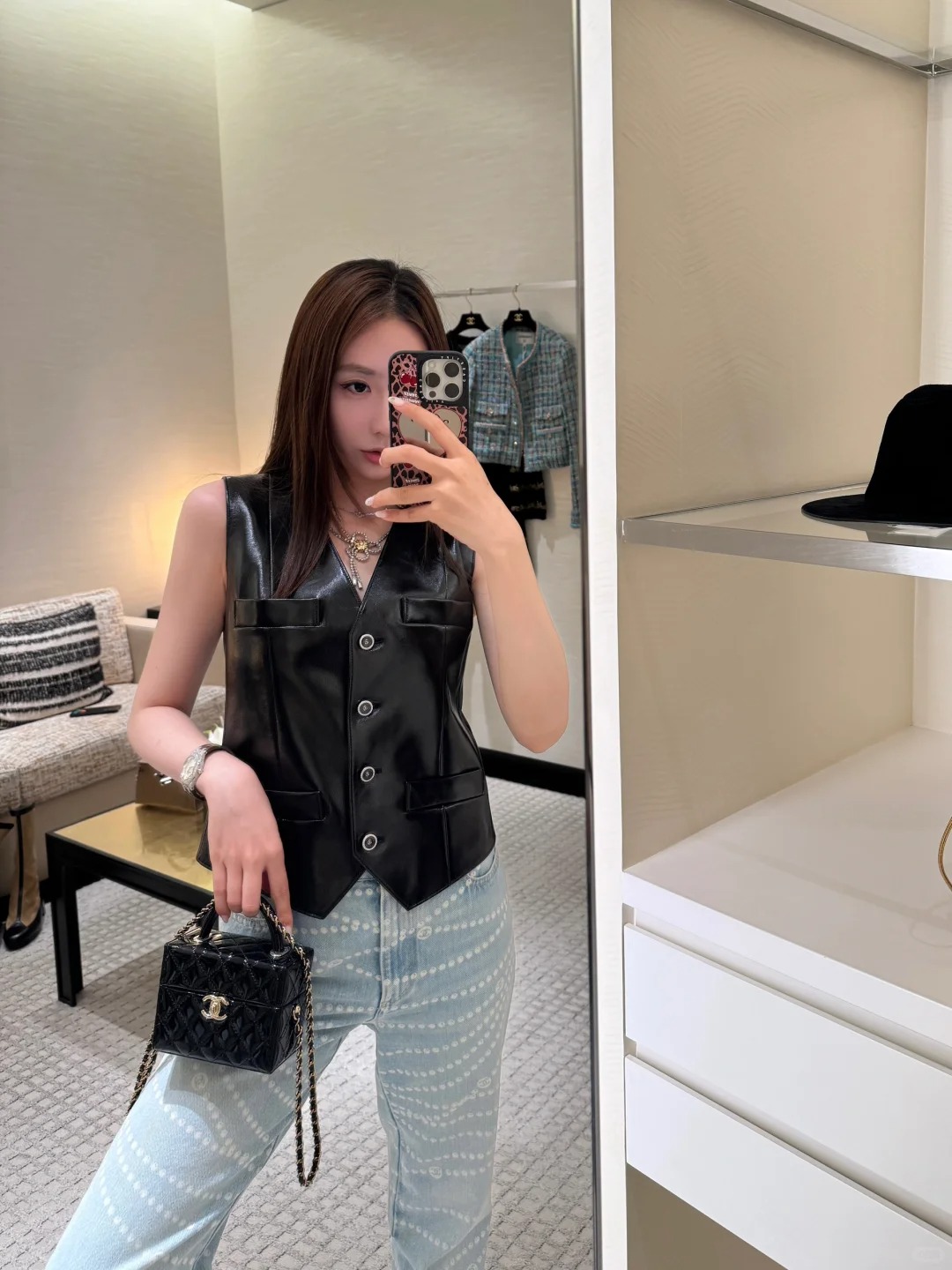 NO:589537,[Love] New style [Love]!  The latest CH 25NEW oil wax leather imported top layer sample small fragrant vest. Size SML.,,alexander wang19860909[爱心]新款[爱心]！最新CH 25NEW 油蜡皮进口头层样品小香风马甲.尺码SML.,,alexander wang,Women's clothing