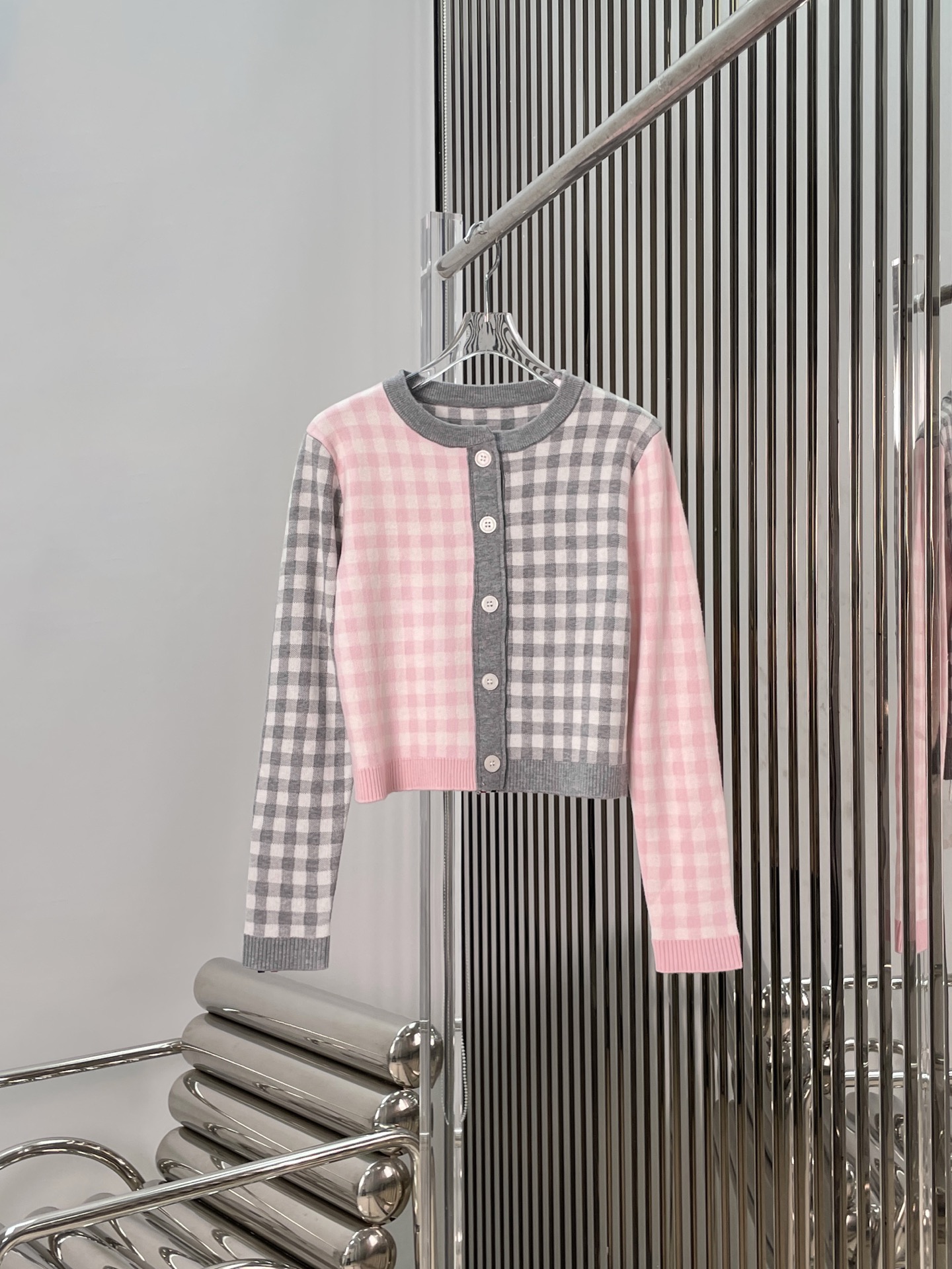 NO:590499,[Love] New style [Love]!  The latest TB 25NEW pink patchwork checkerboard knitted cardigan. Size SML.,,alexander wang19860909[爱心]新款[爱心]！最新TB 25NEW 粉色拼接棋盘格针织开衫.尺码SML.,,alexander wang,Women's clothing