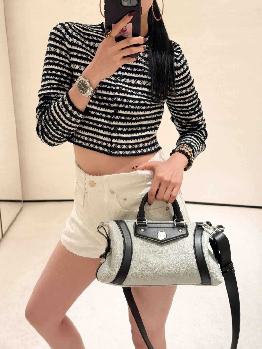 NO:590903,[Love] New style [Love]!  The latest L 25NEW old flower jacquard white denim shorts. Size SML.,,shorts,alexander wang19860909[爱心]新款[爱心]！最新L 25NEW 老花提花白色牛仔短裤.尺码SML.,,shorts,alexander wang,Women's clothing