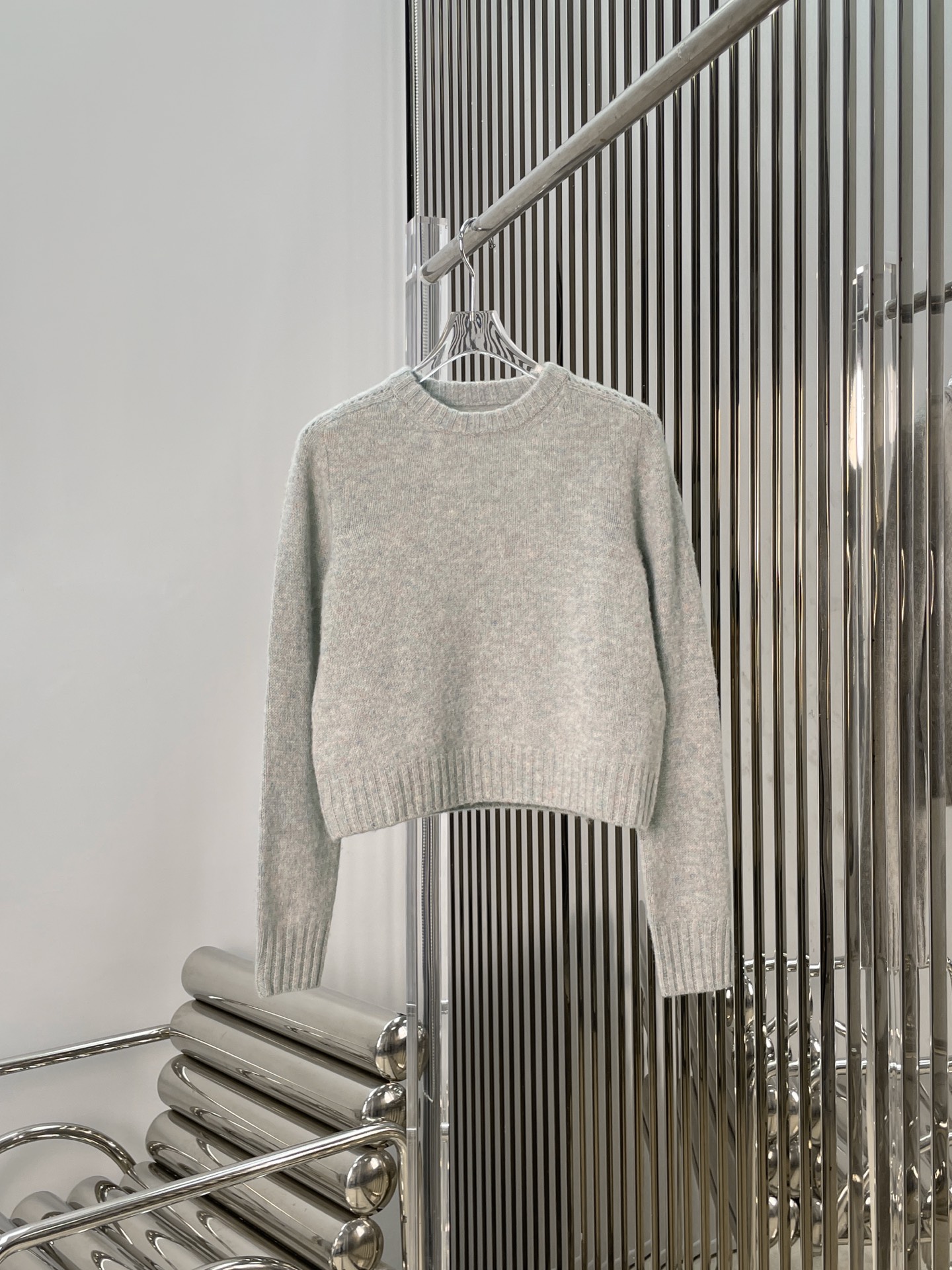 NO:591365,[Love] New style [Love]!  The latest CE 25NEW floral gray round neck classic knitted sweater. Size SML.,,sweaters,alexander wang19860909[爱心]新款[爱心]！最新CE 25NEW 花灰色圆领经典针织毛衣.尺码SML.,,sweaters,alexander wang,Women's clothing