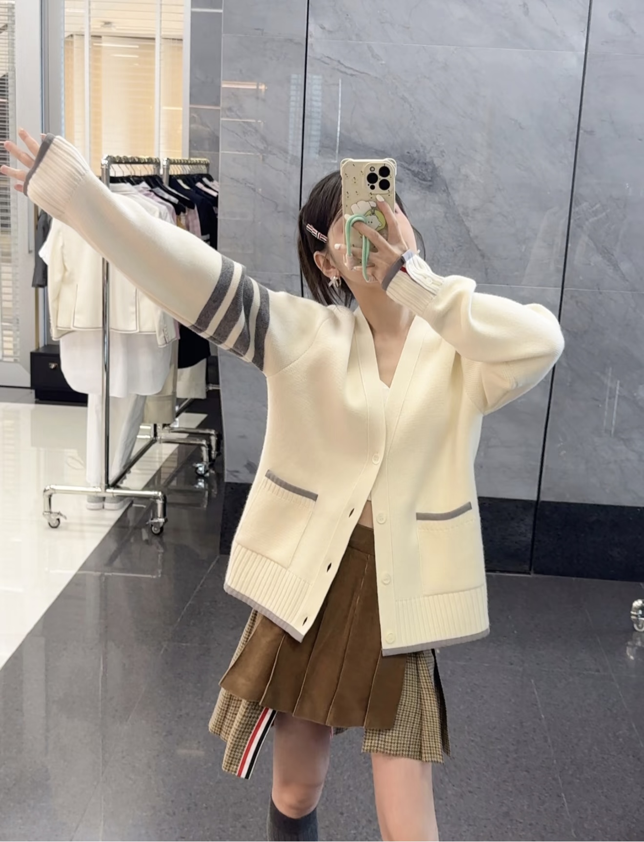 NO:591362,[Love] New style [Love]!  The latest TB 25NEW 4-bar loose cardigan. Size SML.,,alexander wang19860909[爱心]新款[爱心]！最新TB 25NEW 4条杠宽松开衫.尺码SML.,,alexander wang,Women's clothing