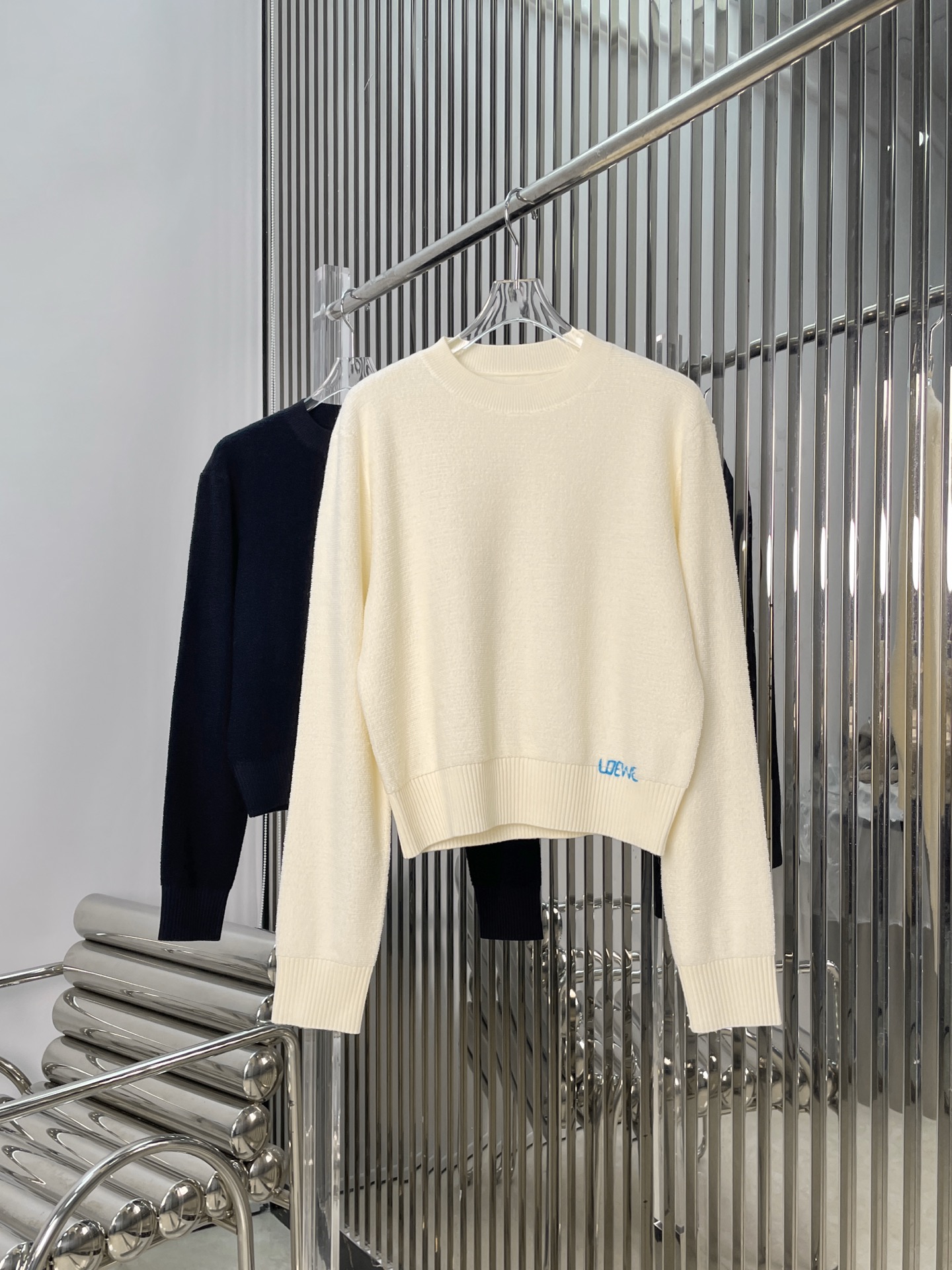 NO:591890,[Love] New style [Love]!  The latest LOE 25NEW letter hand-embroidered knitted top. Sizes SML,,loewe,alexander wang19860909[爱心]新款[爱心]！最新LOE 25NEW 字母手绣针织上衣.尺码SML,,loewe,alexander wang,Women's clothing