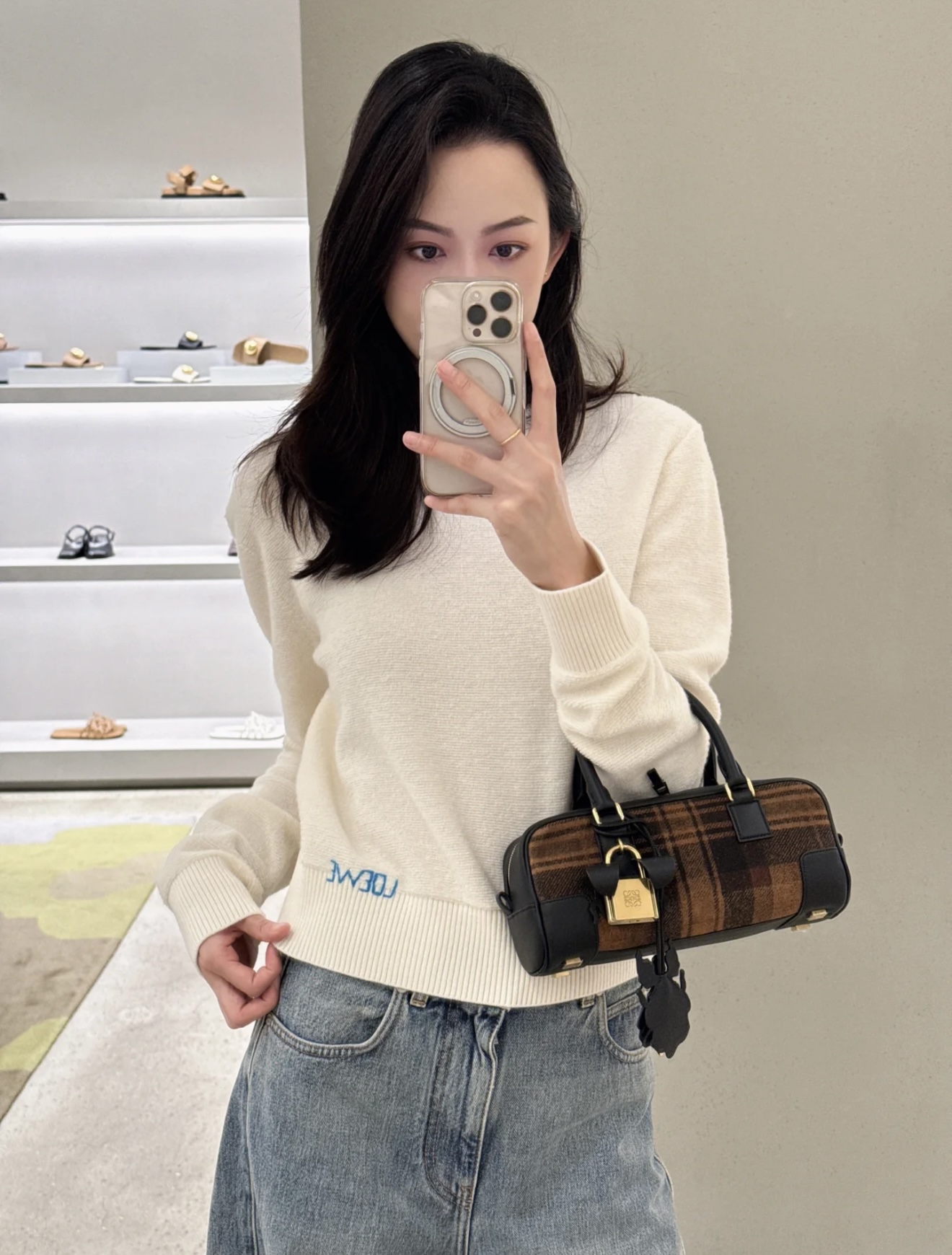 NO:591893,[Love] New style [Love]!  The latest LOE 25NEW letter hand-embroidered knitted top. Size SML.,,loewe,alexander wang19860909[爱心]新款[爱心]！最新LOE 25NEW 字母手绣针织上衣.尺码SML.,,loewe,alexander wang,Women's clothing
