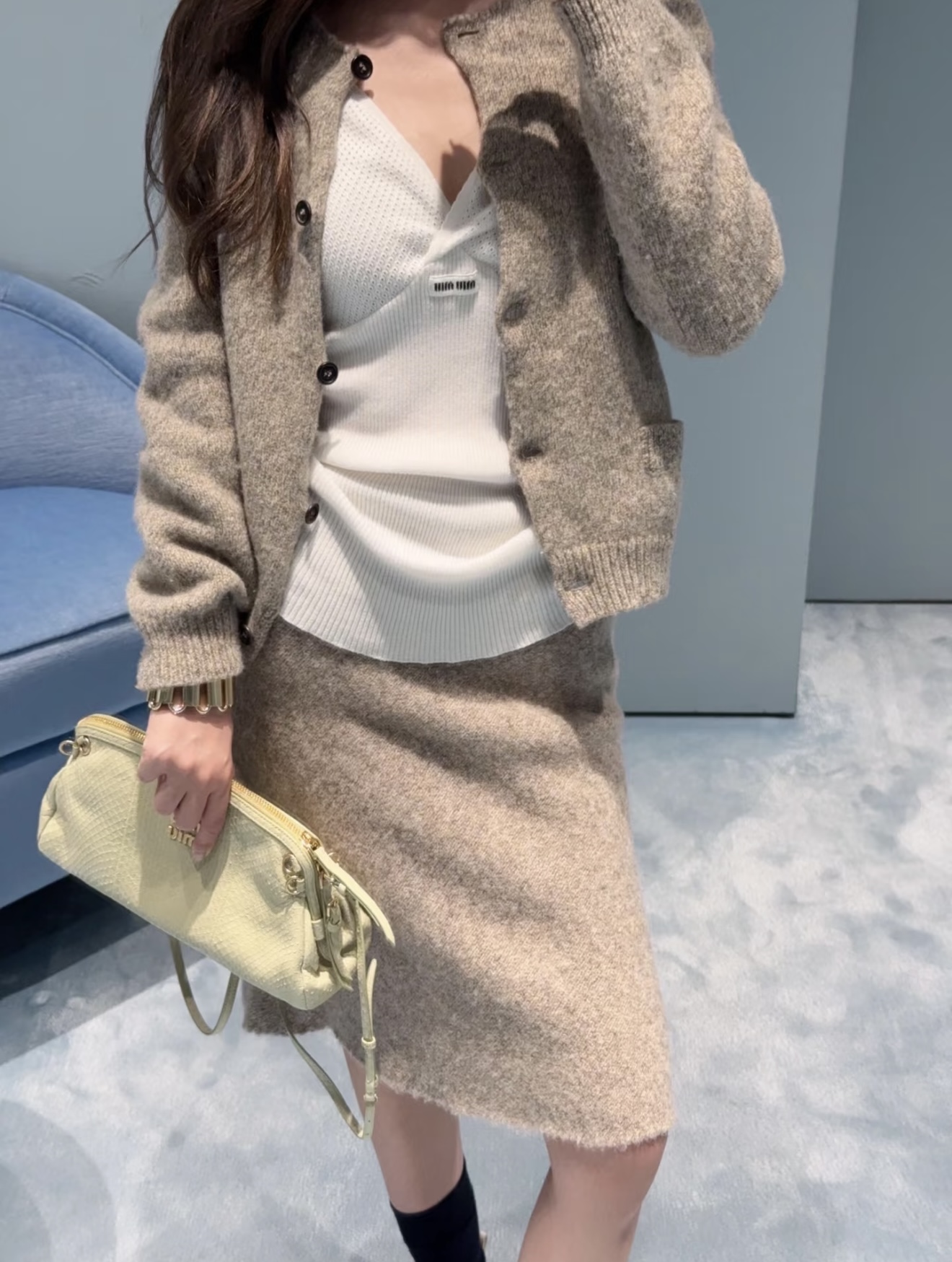NO:591881,[Love] New style [Love]!  The latest MIU 25NEW wool knitted cardigan + skirt. Size SML. Open,,miumiu,skirts,alexander wang19860909[爱心]新款[爱心]！最新MIU 25NEW 羊毛针织开衫+半裙.尺码SML.开,,miumiu,skirts,alexander wang,Women's clothing