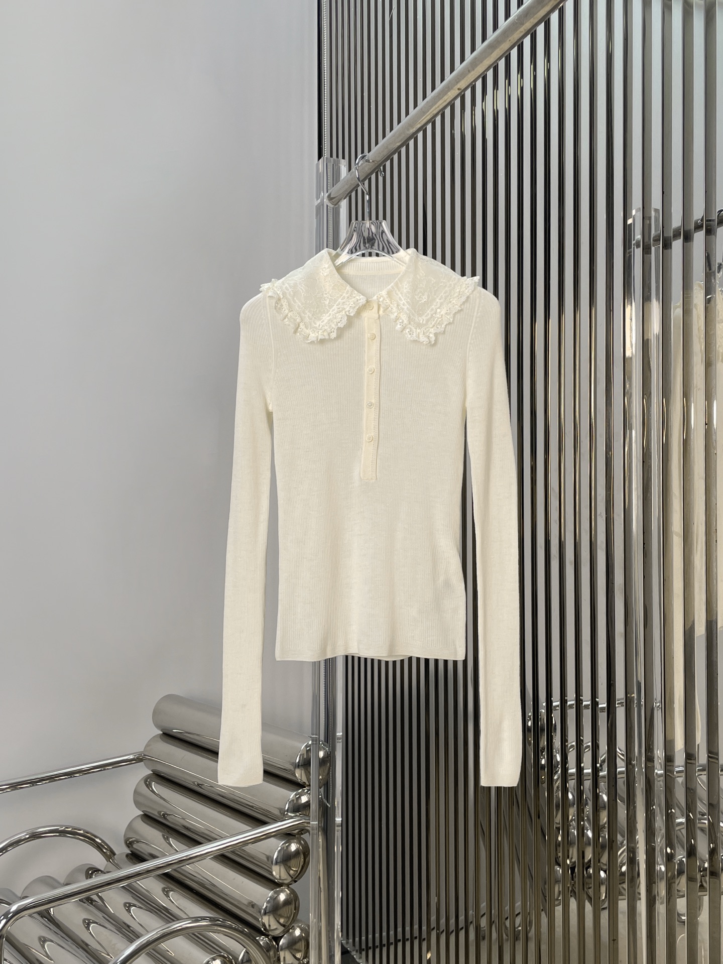 NO:605573,[Love] New style [Love]!  The latest CHL 25NEW lace lapel knitted bottoming shirt. Size SML,,alexander wang19860909[爱心]新款[爱心]！最新CHL 25NEW 蕾丝翻领针织打底衫.尺码SML,,alexander wang,Women's clothing