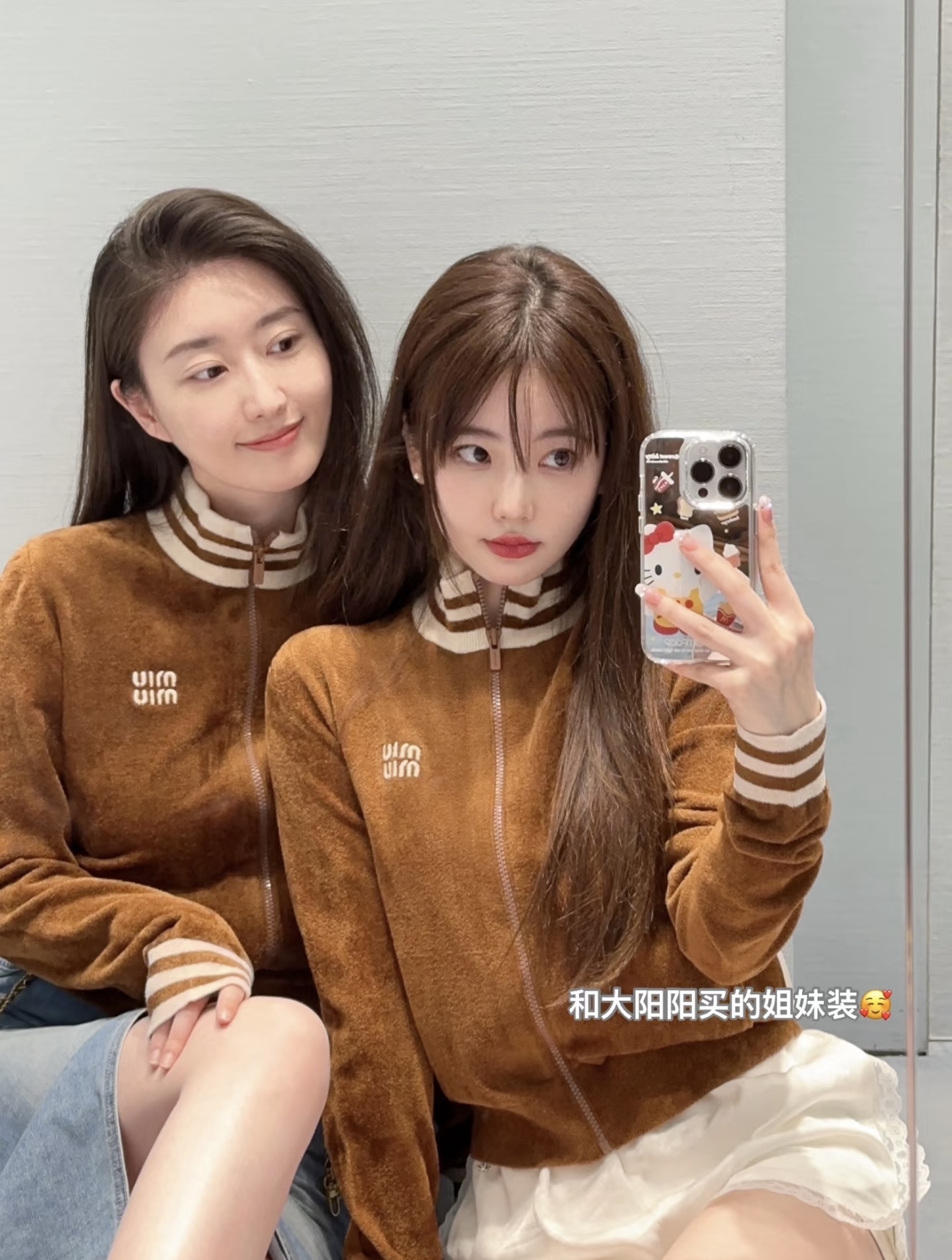 NO:605575,[Love] New style [Love]!  The latest MIU 25NEW velvet knitted zipper cardigan. Size SML.,,miumiu,alexander wang19860909[爱心]新款[爱心]！最新MIU 25NEW 丝绒针织拉链开衫.尺码SML.,,miumiu,alexander wang,Women's clothing