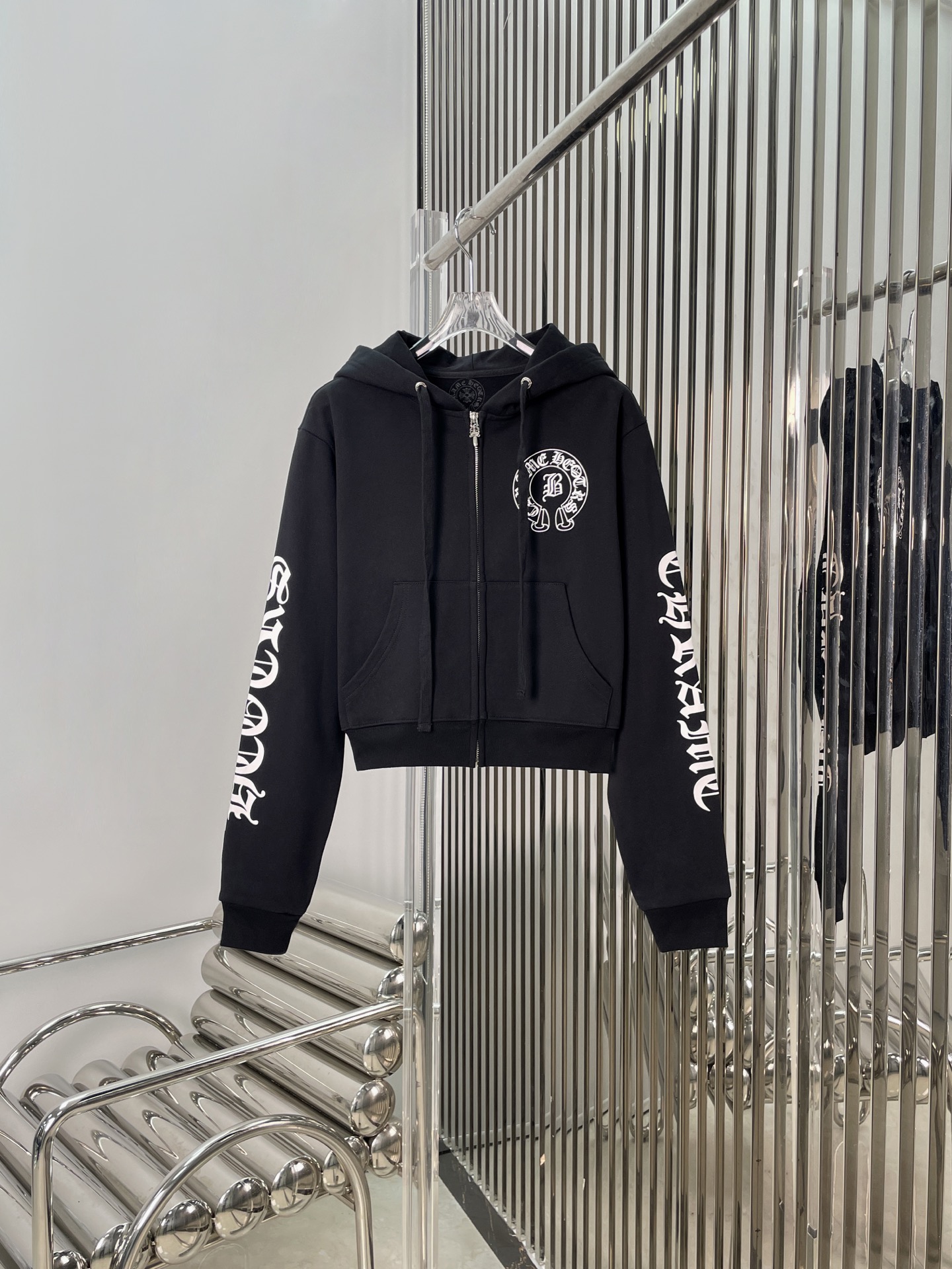 NO:606015,[Love] New style [Love]!  The latest CH 25NEW Crowe co-branded short hooded sweatshirt. Sizes SML, chrome hearts, hoodie, sweatshirts, hats, alexander wang19860909[爱心]新款[爱心]！最新CH 25NEW 克罗联名款短款连帽卫衣.尺码SML,,chrome hearts,hoodie,sweatshirts,hats,alexander wang,Women's clothing