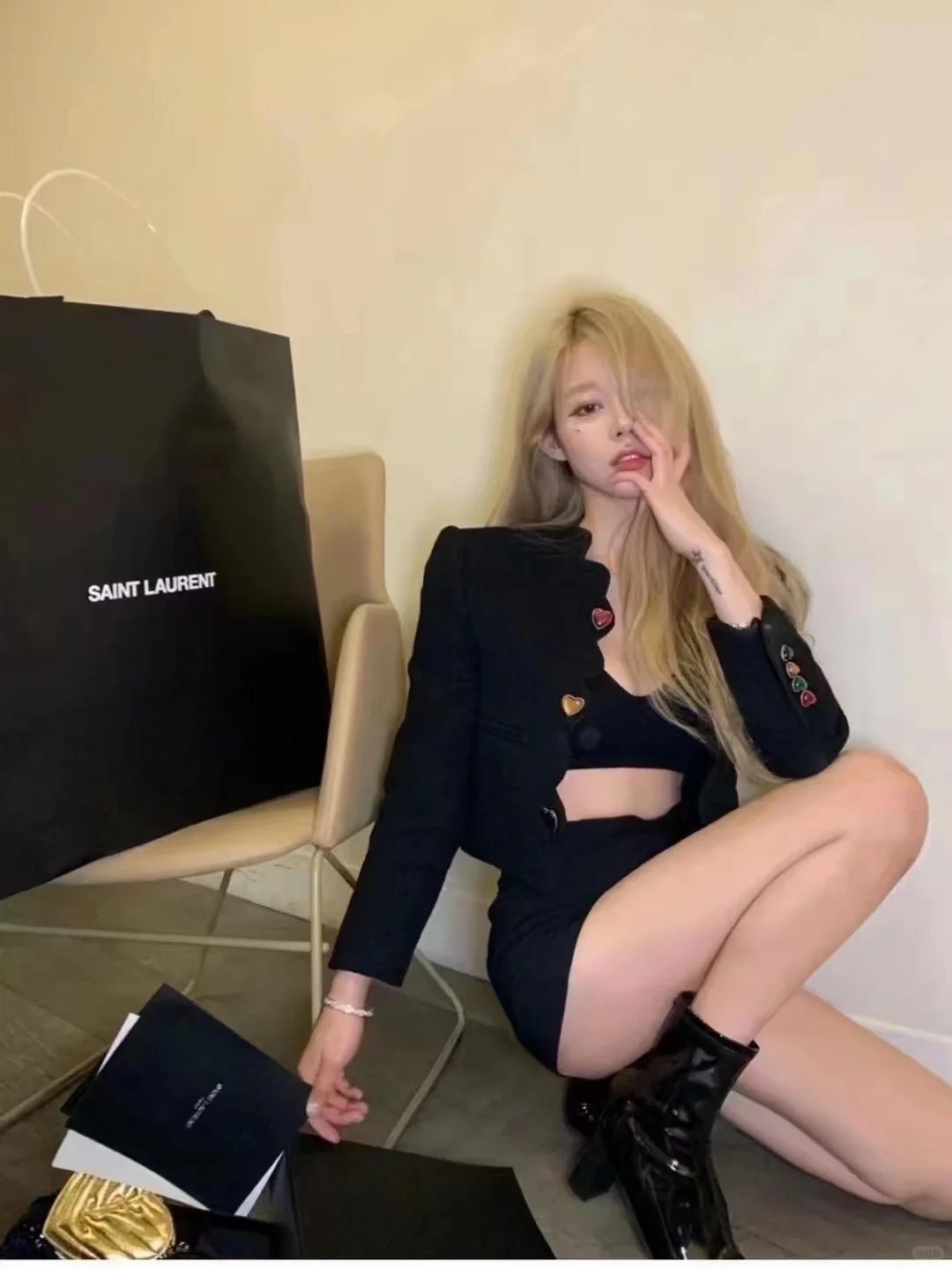 NO:607757,[Love] New style [Love]!  The latest SLP 25NEW woolen wool love crystal button small fragrance jacket. Size SML.,,loro piana,jackets & coats,alexander wang19860909[爱心]新款[爱心]！最新SLP 25NEW 粗纺羊毛爱心水晶纽扣小香风外套.尺码SML.,,loro piana,jackets & coats,alexander wang,Women's clothing