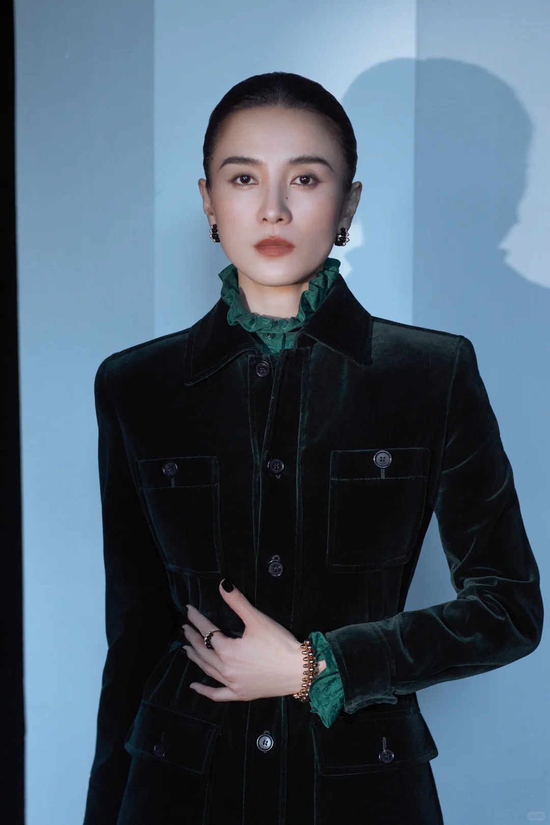 NO:608646,[Love] New style [Love]!  The latest SLP 25NEW Roland goddess green velvet hunting suit. Size SML.,,loro piana,business suit,alexander wang19860909[爱心]新款[爱心]！最新SLP 25NEW 罗兰女神绿色丝绒猎装西装.尺码SML.,,loro piana,business suit,alexander wang,Women's clothing