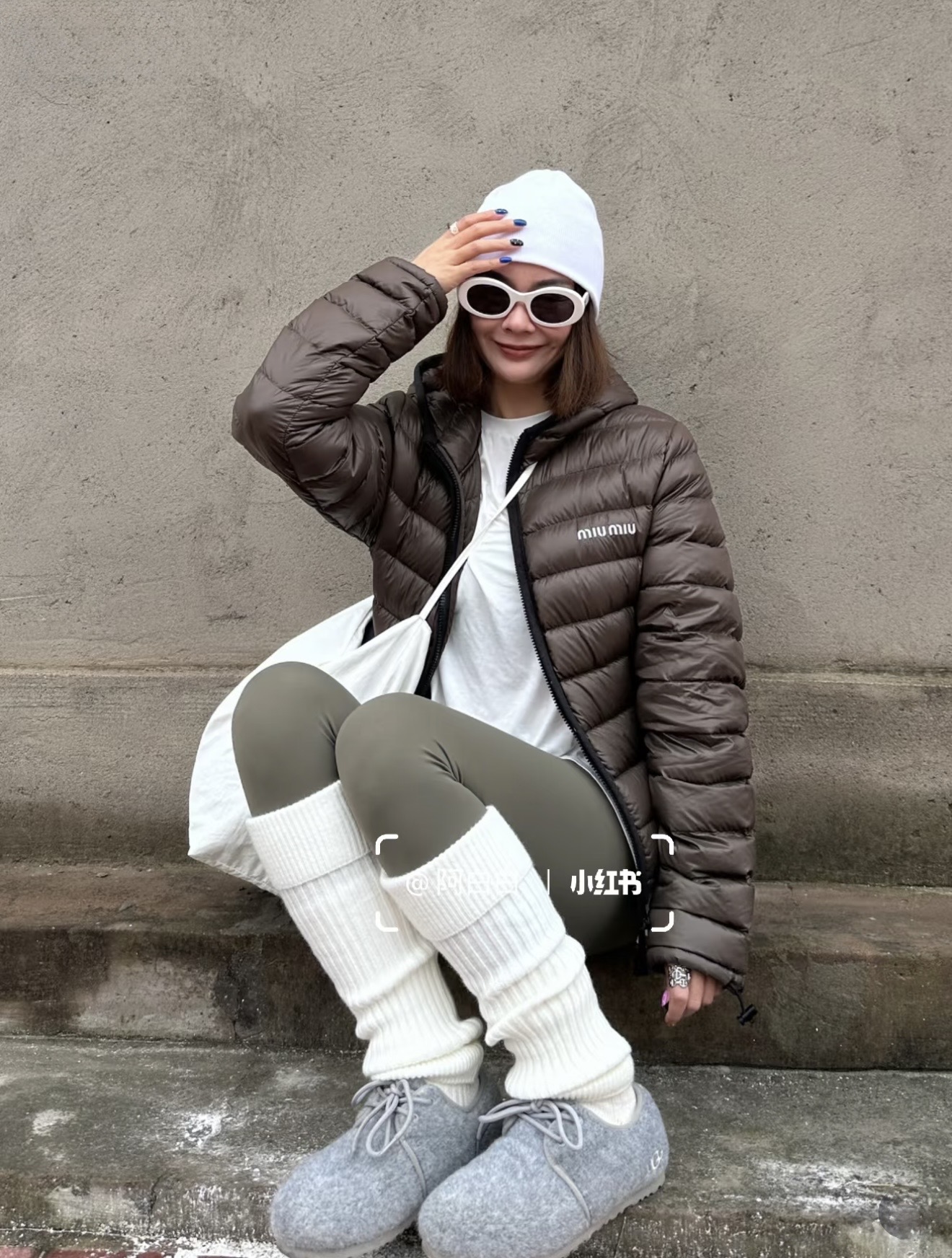 NO:610320,[Love] New style [Love]!  The latest MIU 25NEW brown hooded rib down jacket. Size SML.,,miumiu,down jacket,hats,alexander wang19860909[爱心]新款[爱心]！最新MIU 25NEW 咖色连帽排骨羽绒服.尺码SML.,,miumiu,down jacket,hats,alexander wang,Women's clothing