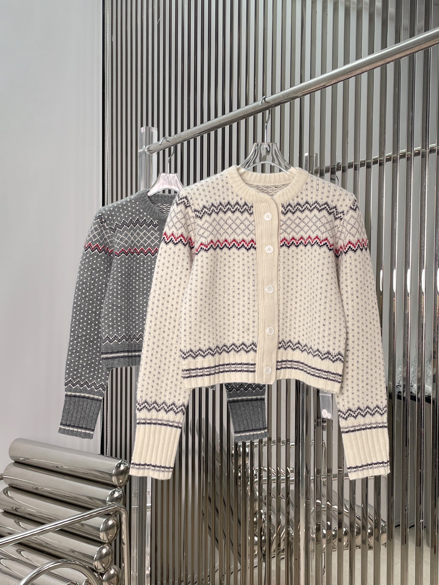 NO:611074,[Love] New style [Love]!  The latest TB 25NEW Fair Isle wool cardigan. Color white, gray. Size SML.,,alexander wang19860909[爱心]新款[爱心]！最新TB 25NEW 费尔岛羊毛开衫.颜色白、灰.尺码SML.,,alexander wang,Women's clothing