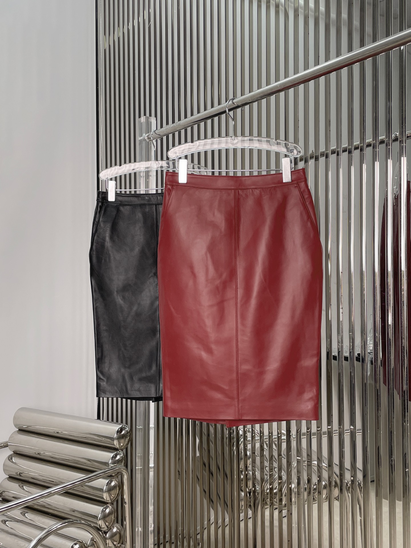 NO:611096,[Love] New style [Love]!  The latest SLP 25NEW lambskin skirt imported from New Zealand. Color black, red. Size SML, loro piana, skirts, sheepskin, alexander wang19860909[爱心]新款[爱心]！最新SLP 25NEW 新西兰进口小羊皮半身裙.颜色黑、红.尺码SML,,loro piana,skirts,sheepskin,alexander wang,Women's clothing