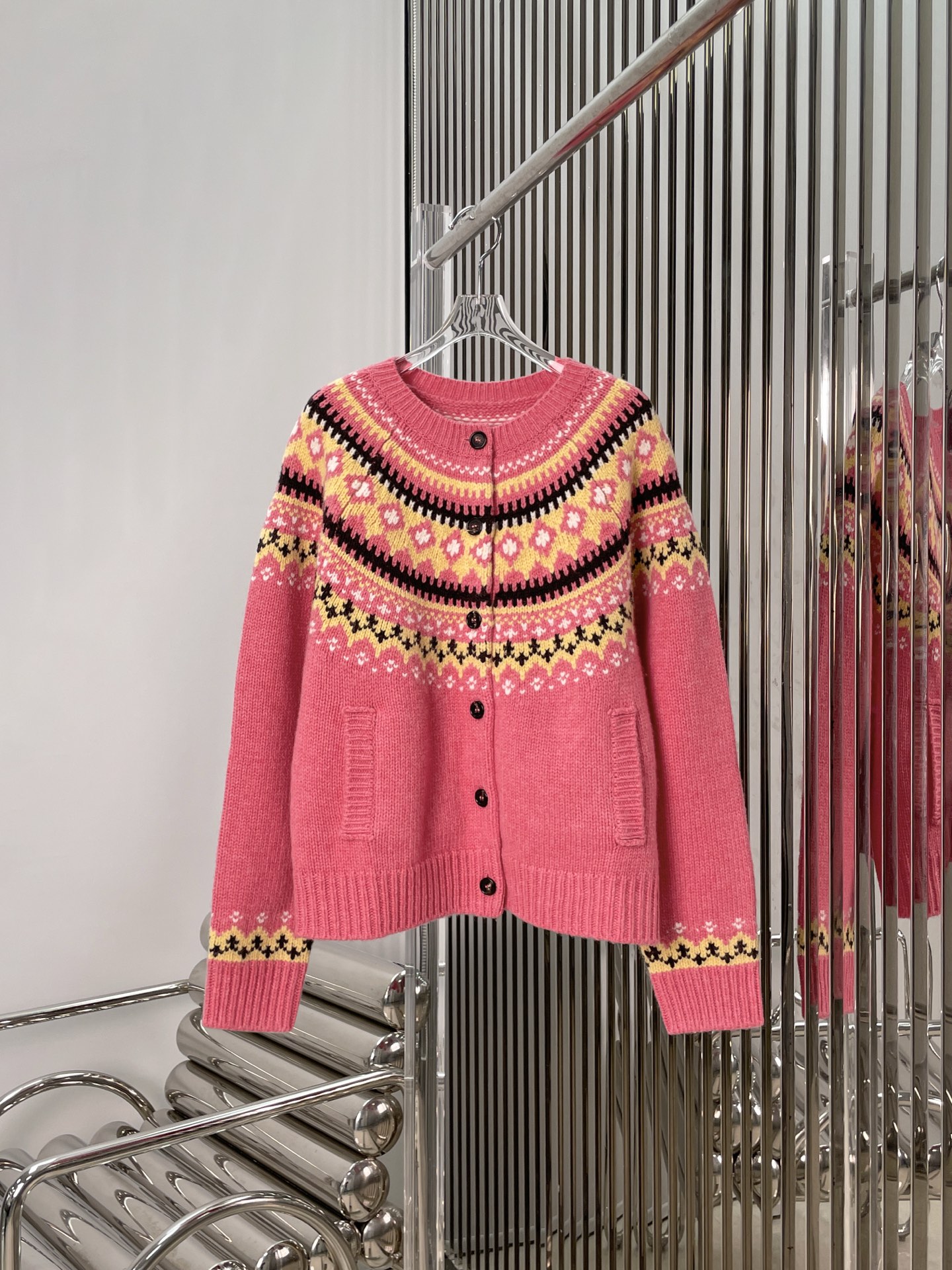 NO:622999,[Love] New style [Love]!  The latest MIU 25NEW Dopamine Fair Isle 100 wool cardigan. Size SML.,,miumiu,alexander wang19860909[爱心]新款[爱心]！最新MIU 25NEW 多巴胺费尔岛100羊毛开衫.尺码SML.,,miumiu,alexander wang,Women's clothing