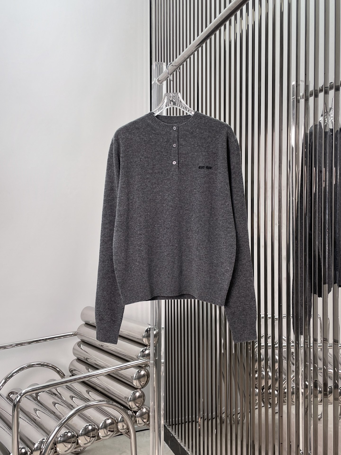 NO:623005,[Love] New style [Love]!  The latest MIU 25NEW letter jacquard long-sleeved sweater. Size SML.,,miumiu,alexander wang19860909[爱心]新款[爱心]！最新MIU 25NEW 字母提花长袖针织衫.尺码SML.,,miumiu,alexander wang,Women's clothing