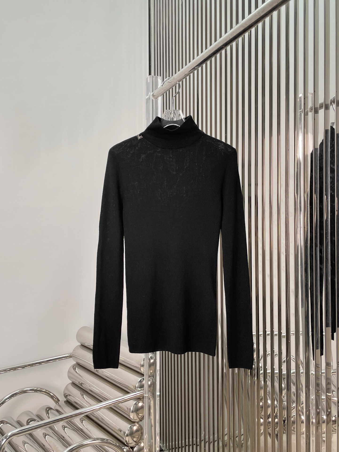 NO:625416,[Love] New style [Love]!  The latest PR 25NEW triangle turtleneck bottoming shirt. Size SML.,,alexander wang19860909[爱心]新款[爱心]！最新PR 25NEW 三角标高领打底衫.尺码SML.,,alexander wang,Women's clothing