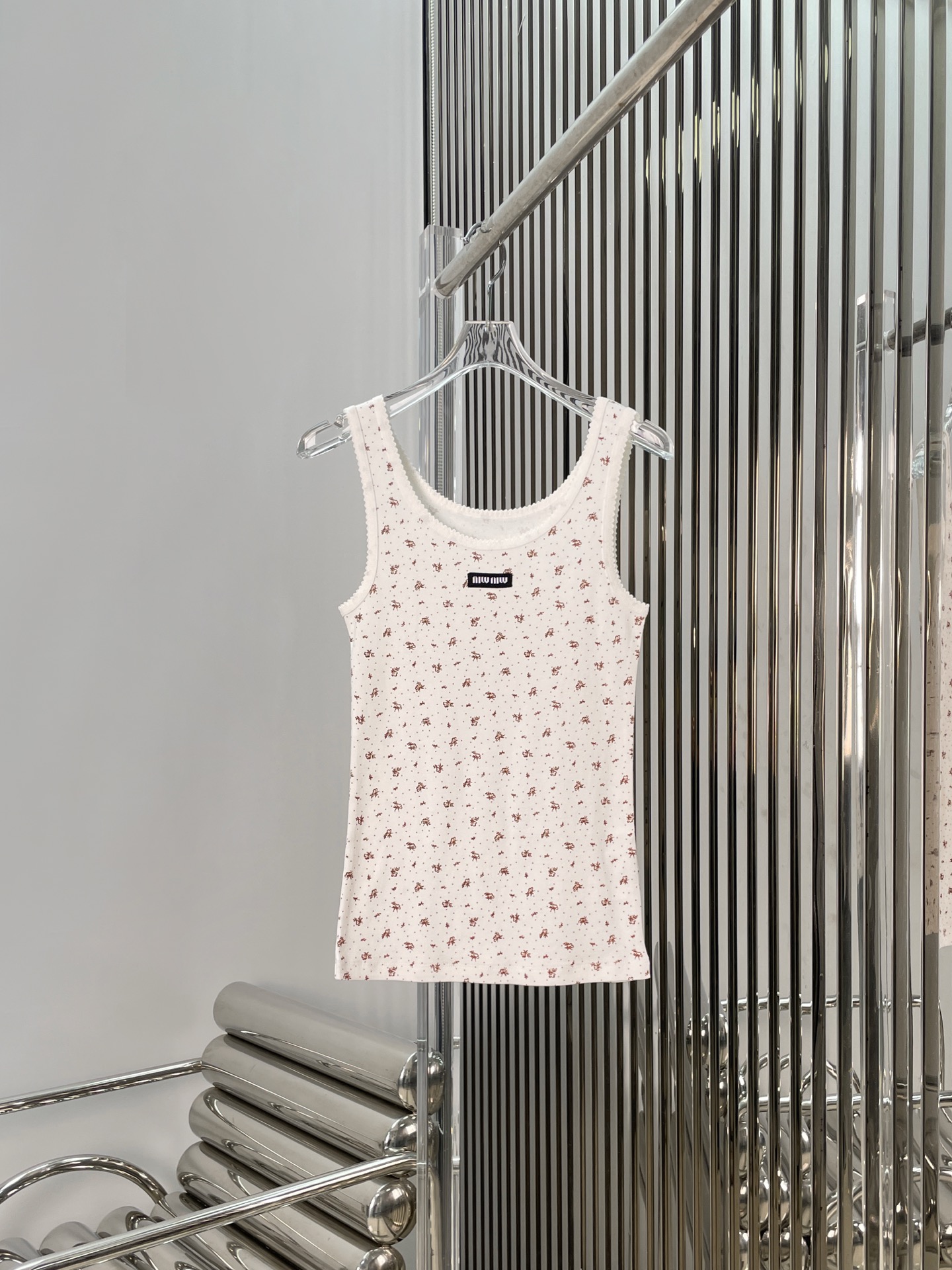 NO:625399,[Love] New style [Love]!  The latest MIU 26NEW floral print layered matching suit, long-sleeved dress + camisole. Size SML.,,miumiu,skirts,alexander wang19860909[爱心]新款[爱心]！最新MIU 26NEW 碎花印花叠穿搭配套装,长袖连衣裙+吊带背心.尺码SML.,,miumiu,skirts,alexander wang,Women's clothing