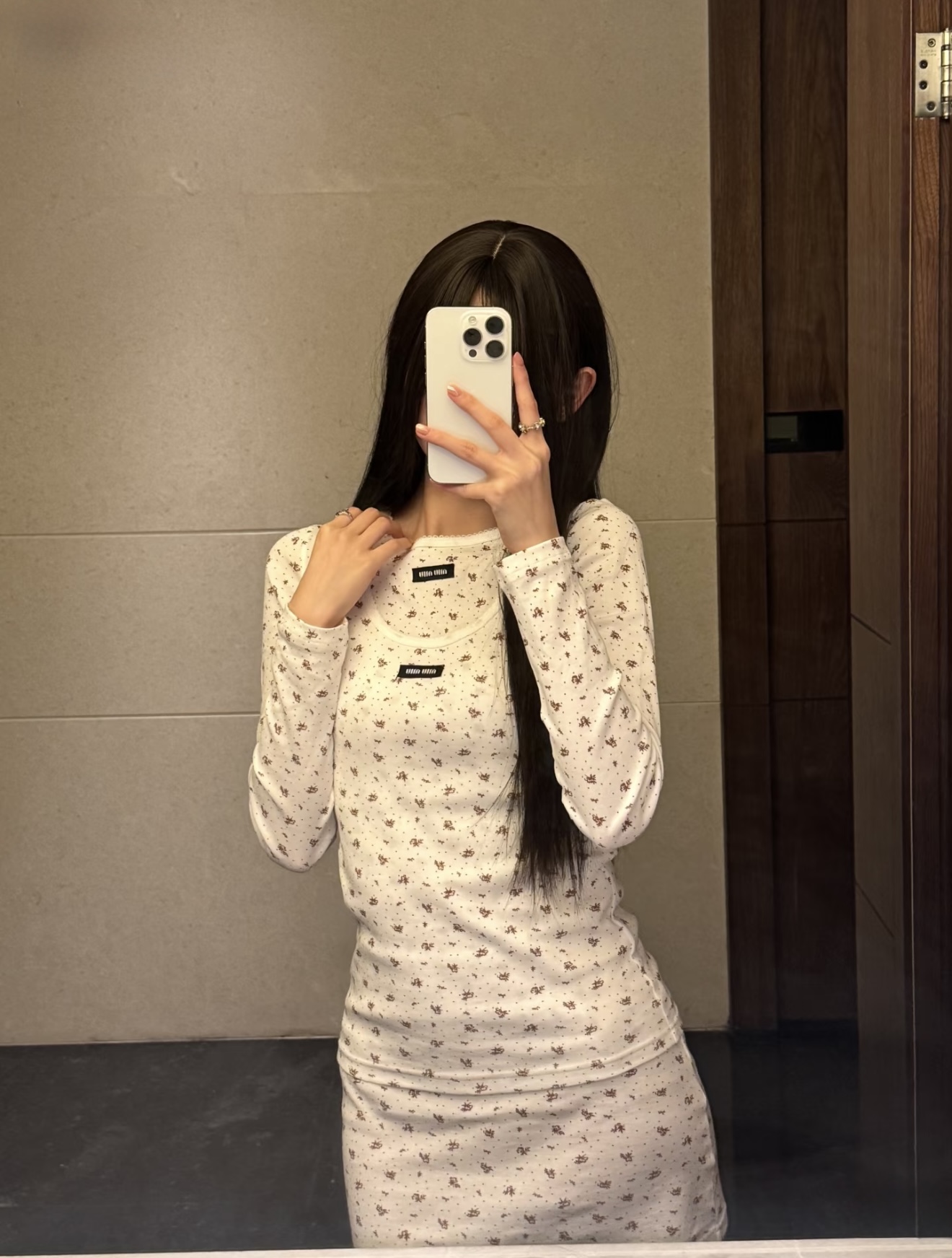 NO:625404,[Love] New style [Love]!  The latest MIU 26NEW floral print layered matching suit, long-sleeved dress + camisole. Size SML. Jumpsuit,,miumiu,skirts,alexander wang19860909[爱心]新款[爱心]！最新MIU 26NEW 碎花印花叠穿搭配套装,长袖连衣裙+吊带背心.尺码SML.连衣,,miumiu,skirts,alexander wang,Women's clothing