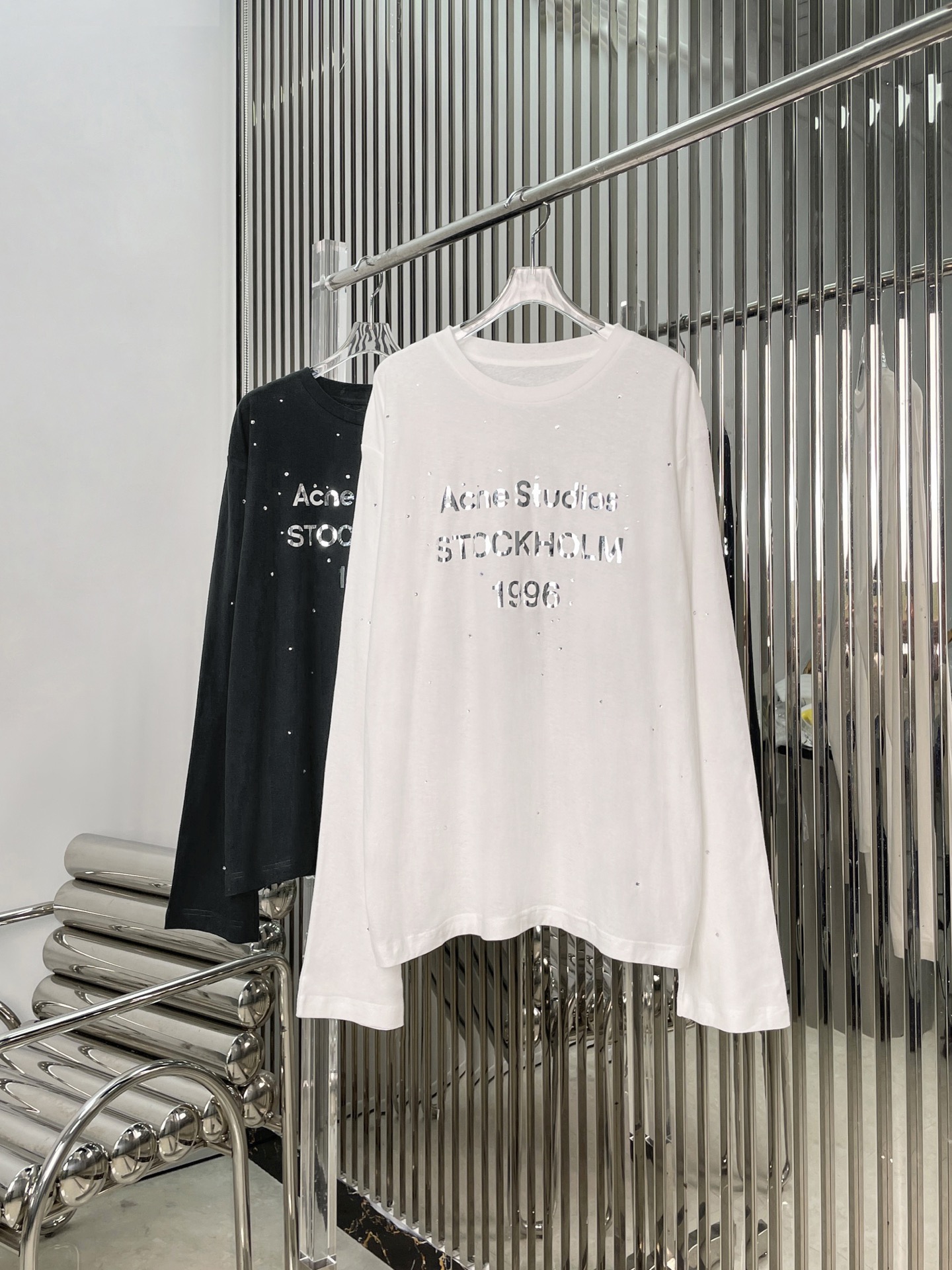 NO:648800,[Love] New style [Love]!  The latest ACNE 25NEW North America limited 1996 long-sleeved T-shirt. Color black, white. Size SML.,,acne studios,tees,t-shirt,alexander wang19860909[爱心]新款[爱心]！最新ACNE 25NEW 北美限定1996长袖T恤.颜色黑、白.尺码SML.,,acne studios,tees，t-shirt,alexander wang,Women's clothing
