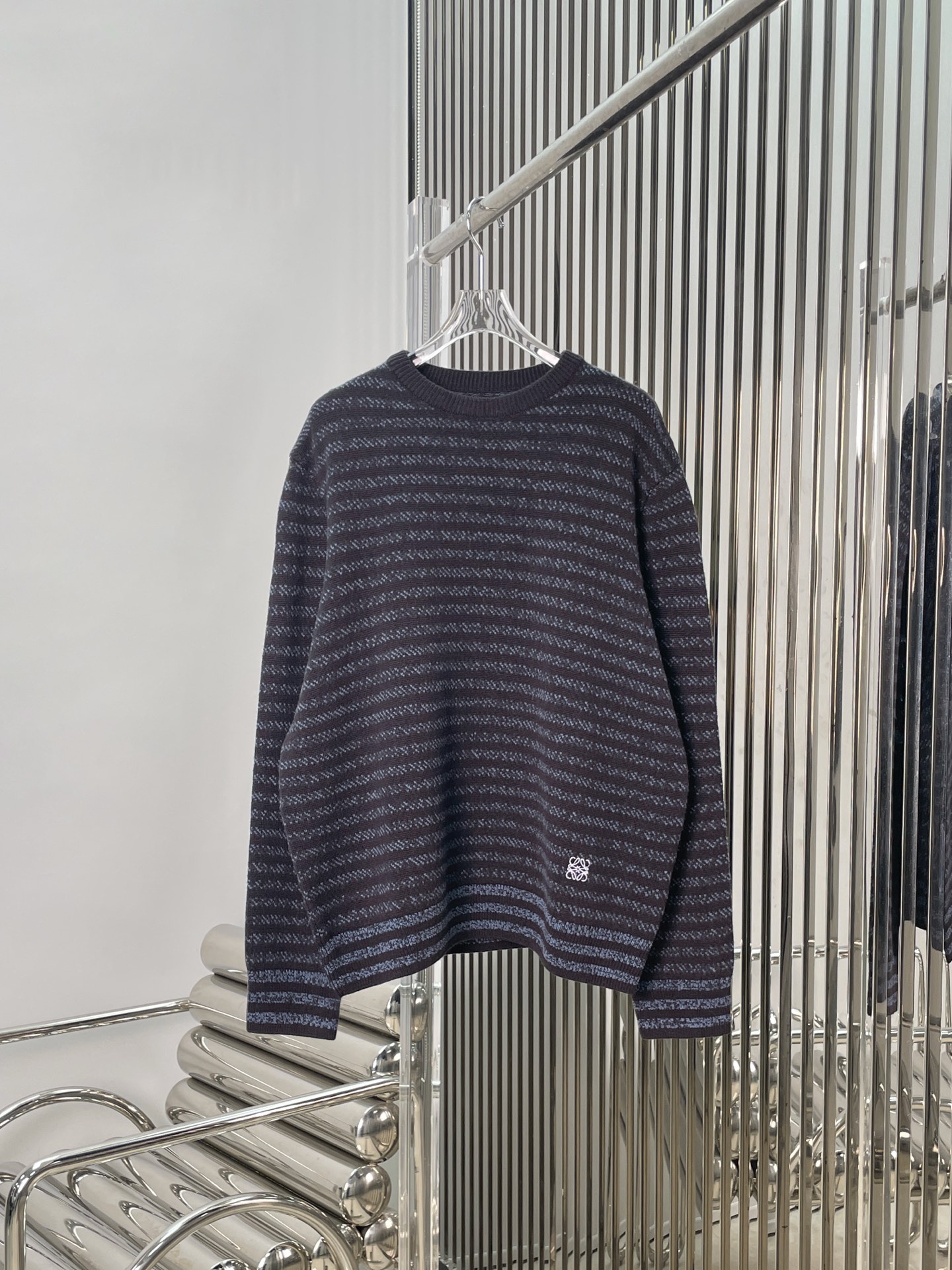 NO:648848,[Love] New style [Love]!  The latest LOEW 26NEW LOGO embroidered knitted striped top. Size SML.,,loewe,alexander wang19860909[爱心]新款[爱心]！最新LOEW 26NEW LOGO刺绣针织条纹上衣.尺码SML.,,loewe,alexander wang,Women's clothing